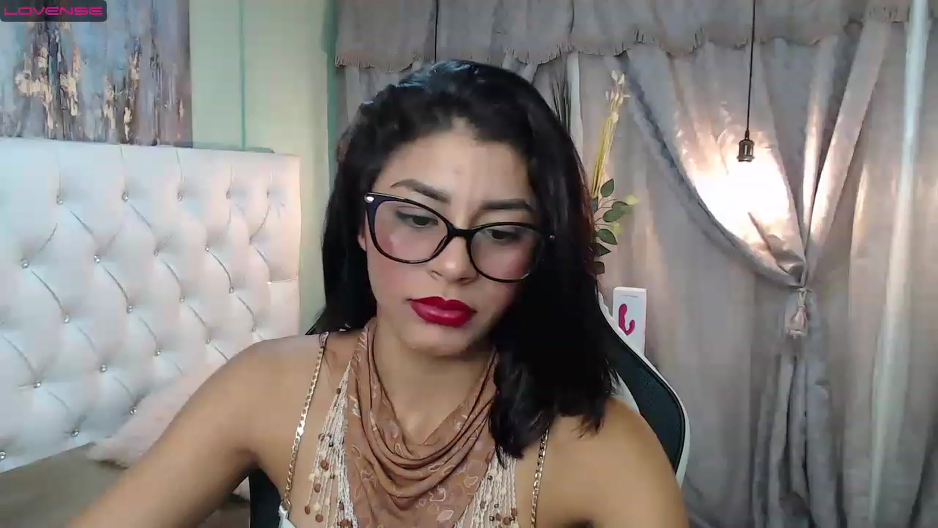 Gallery image thumbnail from Sara__Ruiz's myfreecams stream on, 03/01/2023, 15:21 image 8 of 20