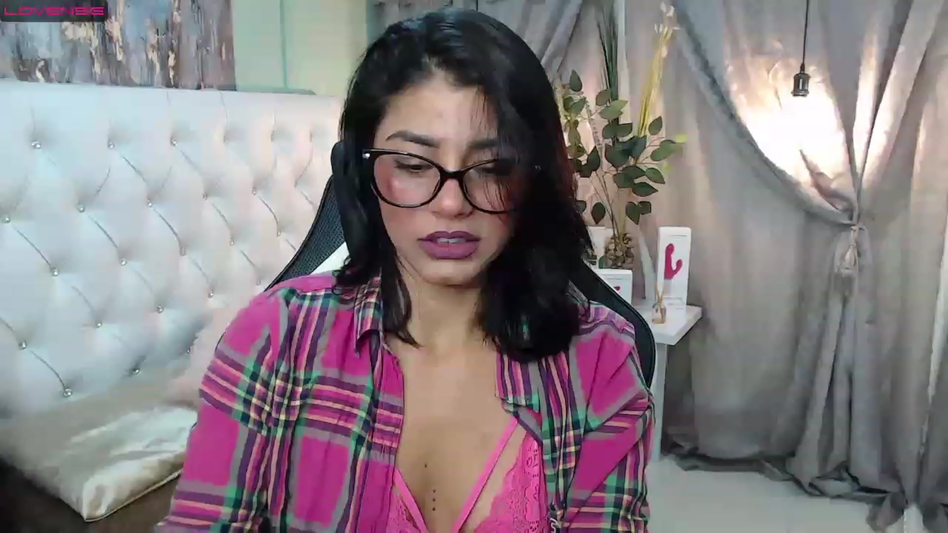 Gallery image thumbnail from Sara__Ruiz's myfreecams stream on, 03/04/2023, 14:08 image 6 of 20