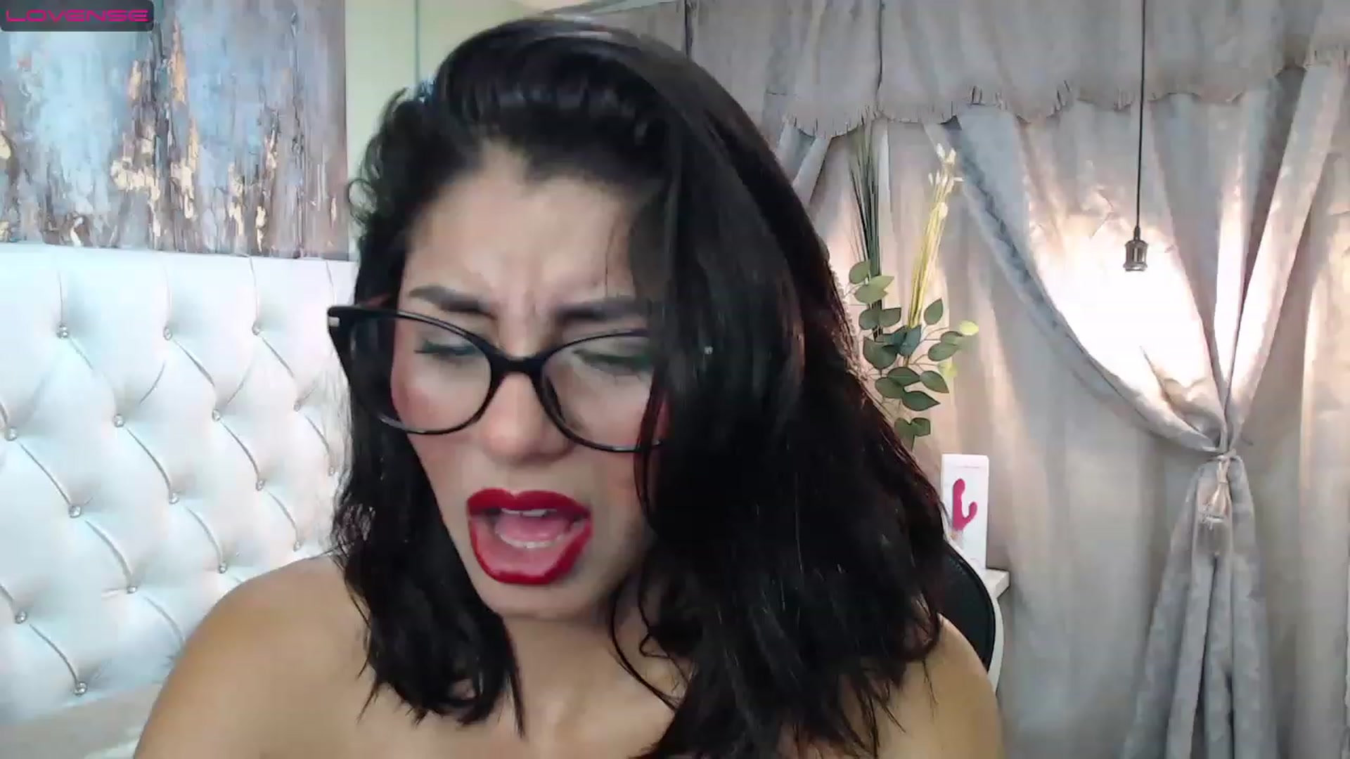 Gallery image thumbnail from Sara__Ruiz's myfreecams stream on, 03/08/2023, 14:54 image 12 of 20