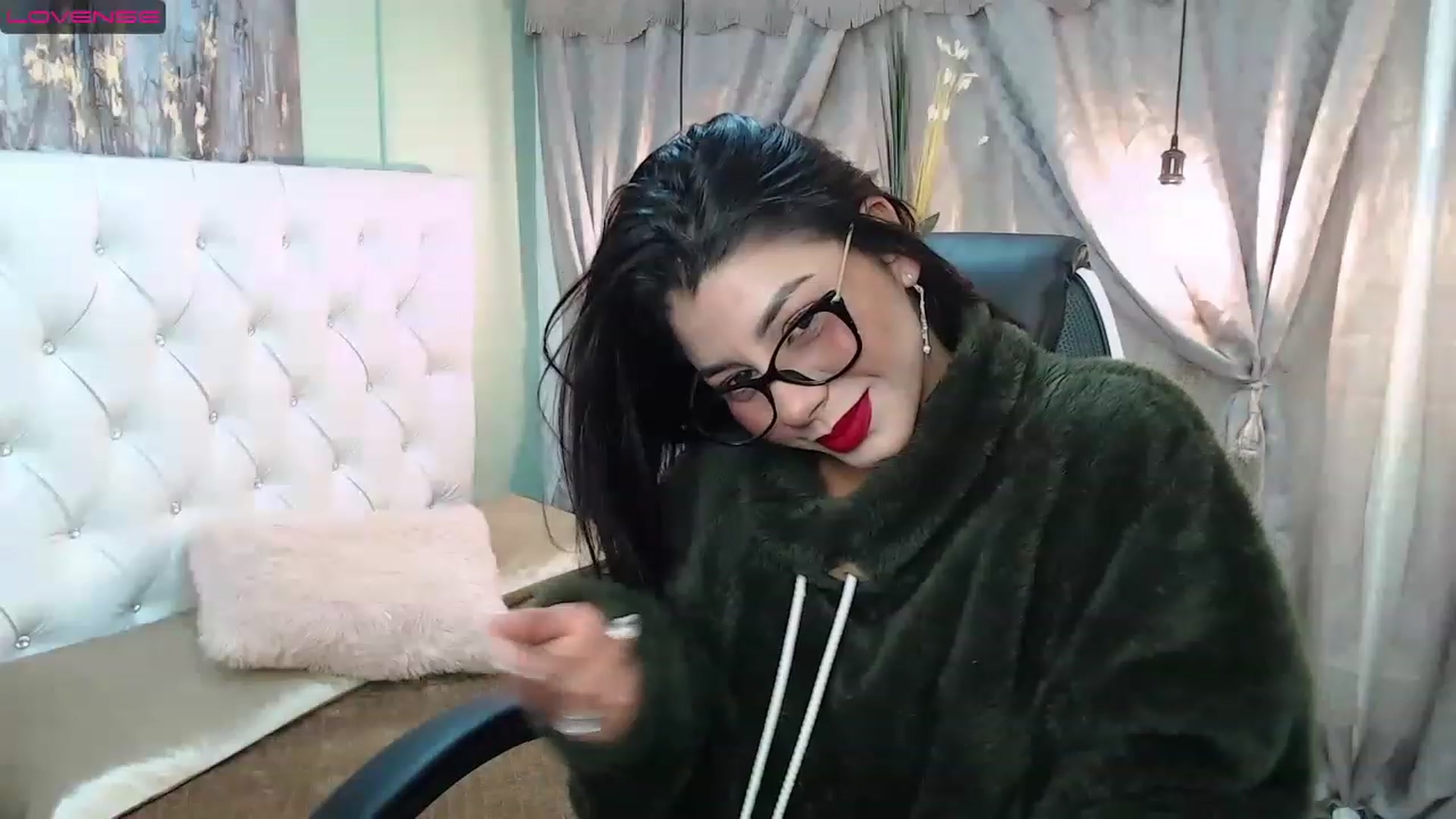 Gallery image thumbnail from Sara__Ruiz's myfreecams stream on, 03/16/2023, 13:53 image 8 of 20