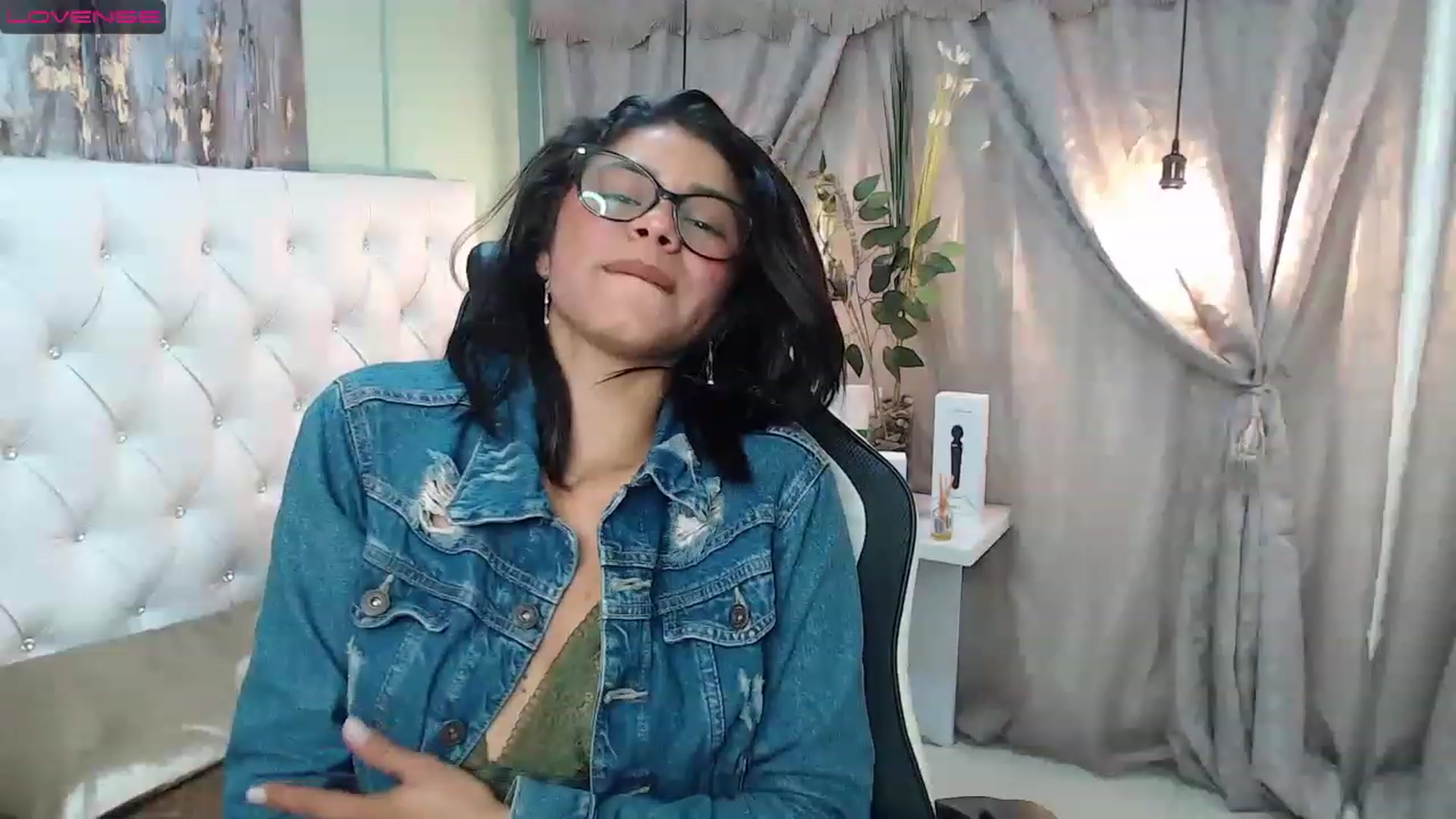 Gallery image thumbnail from Sara__Ruiz's myfreecams stream on, 03/17/2023, 18:05 image 4 of 20