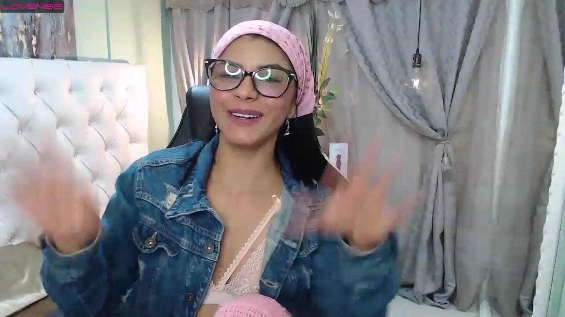 Gallery image thumbnail from Sara__Ruiz's myfreecams stream on, 03/21/2023, 15:01 image 9 of 20