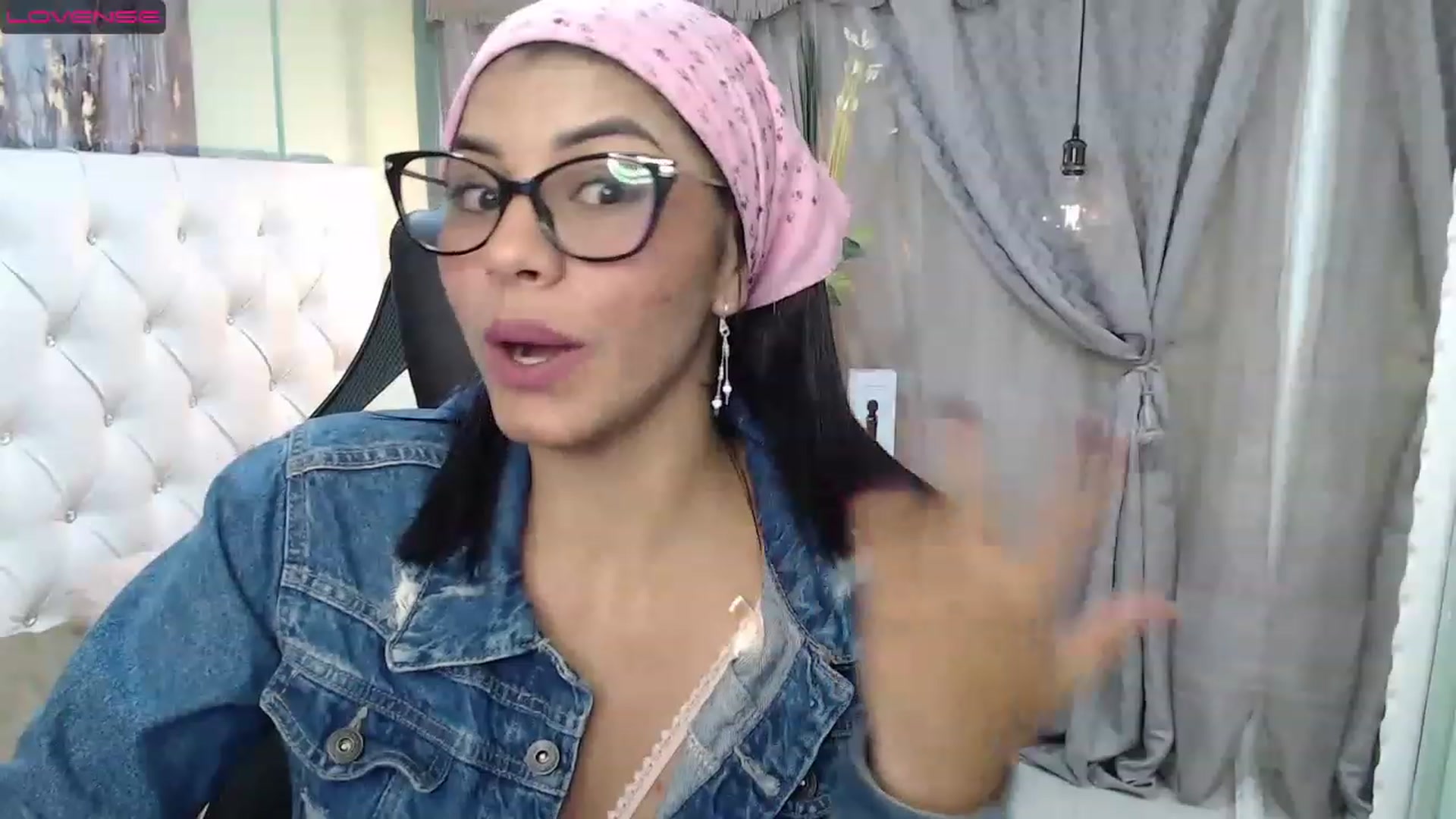 Gallery image thumbnail from Sara__Ruiz's myfreecams stream on, 03/21/2023, 15:01 image 10 of 20