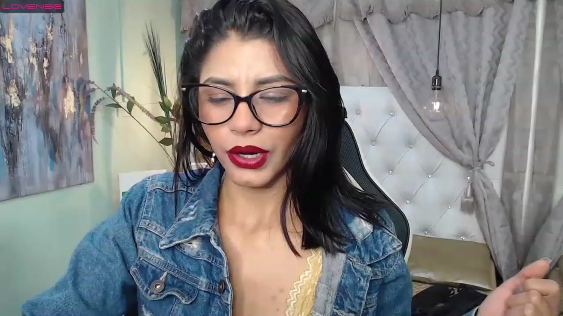 Gallery image thumbnail from Sara__Ruiz's myfreecams stream on, 03/27/2023, 15:23 image 10 of 20