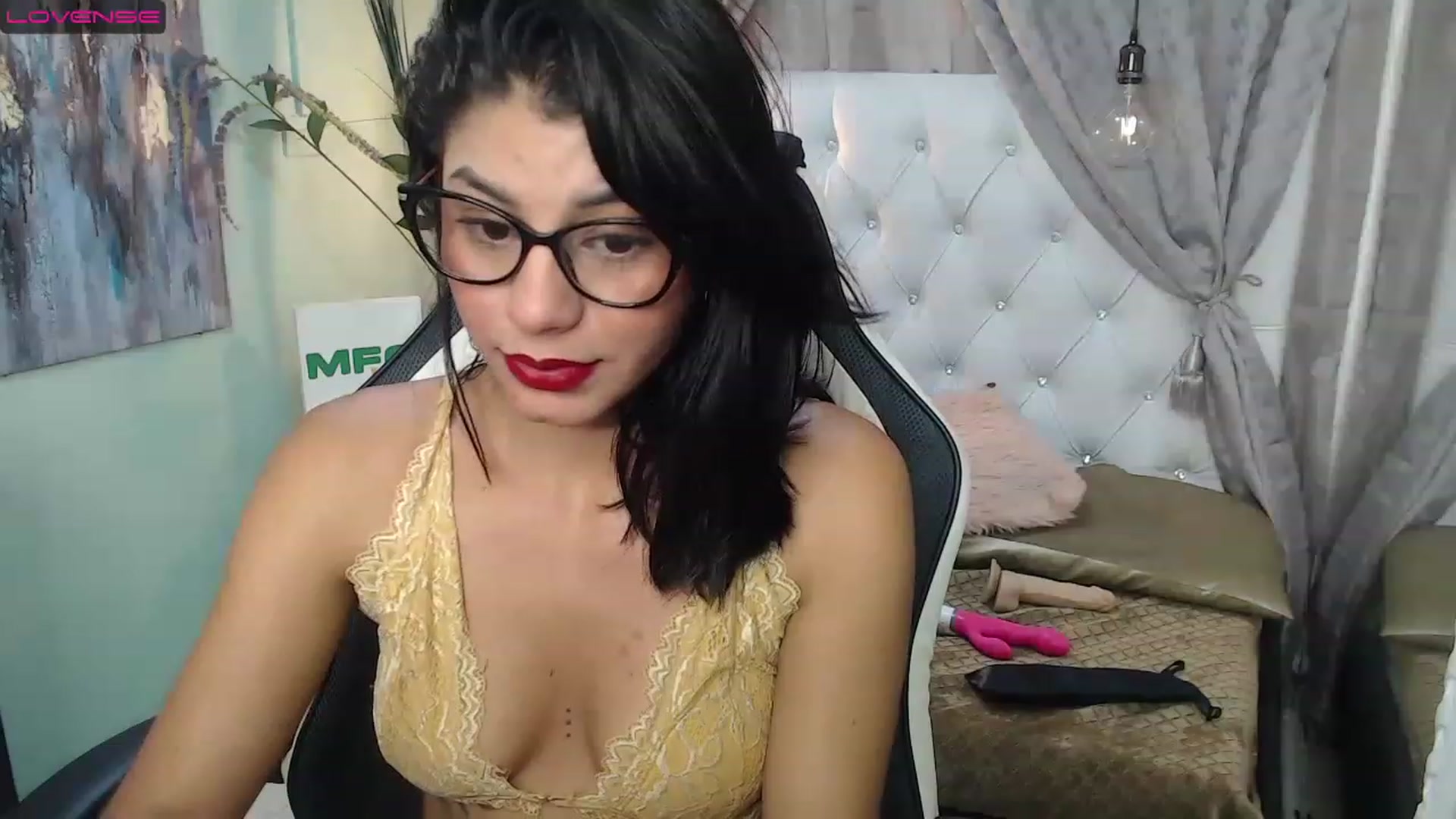 Gallery image thumbnail from Sara__Ruiz's myfreecams stream on, 03/27/2023, 18:01 image 7 of 20