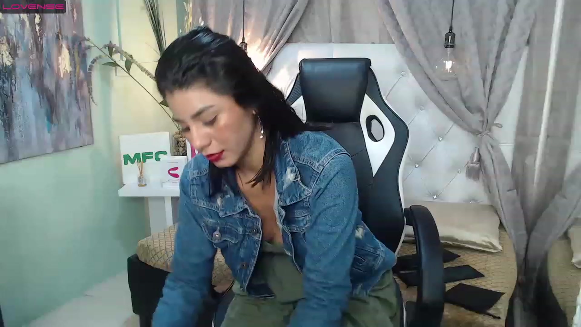 Gallery image thumbnail from Sara__Ruiz's myfreecams stream on, 03/27/2023, 18:01 image 19 of 20
