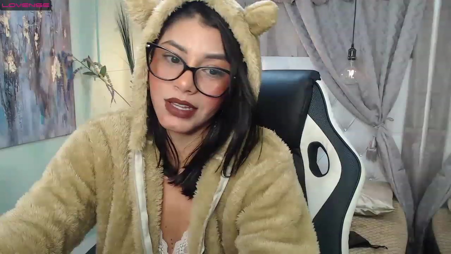 Gallery image thumbnail from Sara__Ruiz's myfreecams stream on, 03/28/2023, 14:44 image 6 of 20
