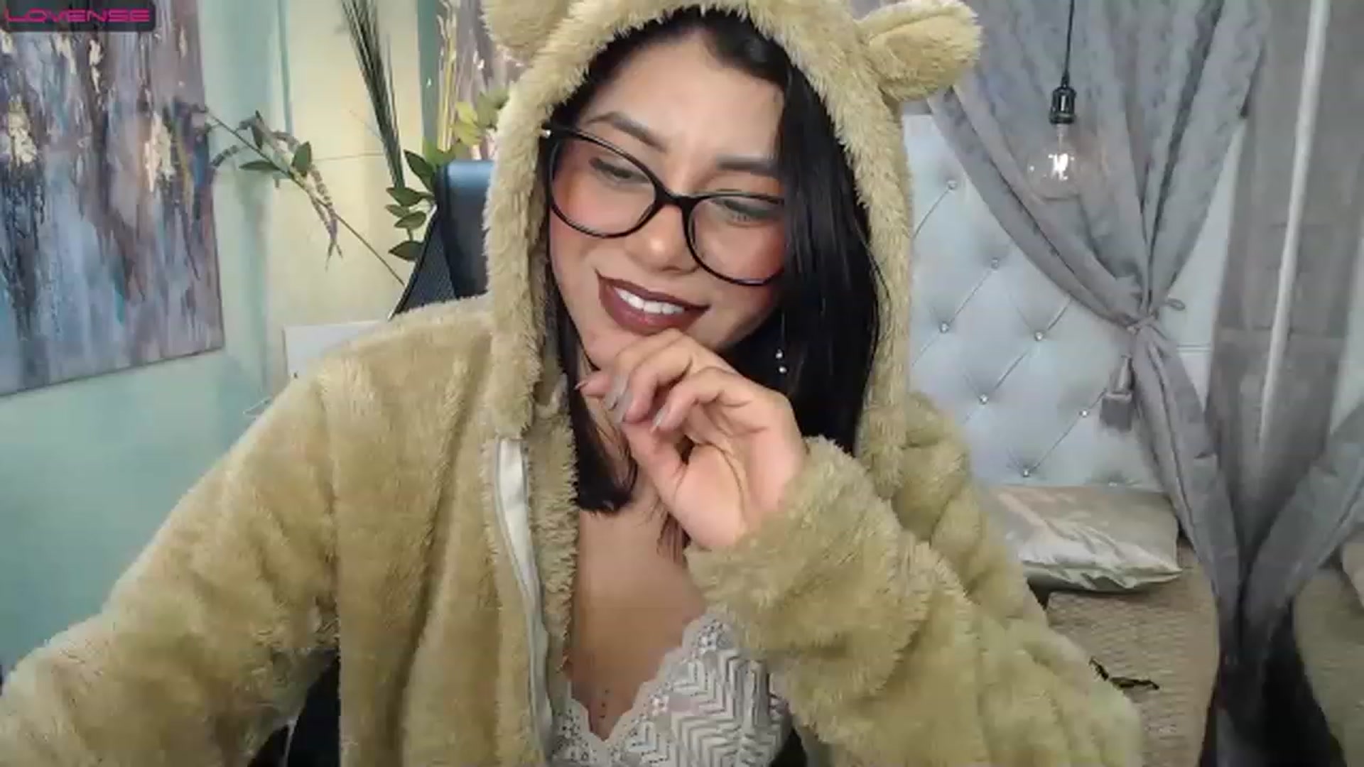 Gallery image thumbnail from Sara__Ruiz's myfreecams stream on, 03/28/2023, 15:36 image 1 of 20