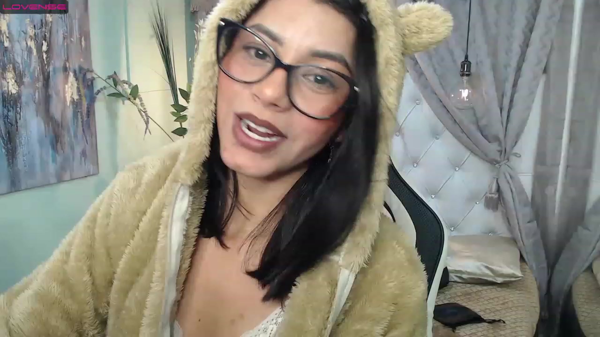 Gallery image thumbnail from Sara__Ruiz's myfreecams stream on, 03/28/2023, 15:36 image 12 of 20