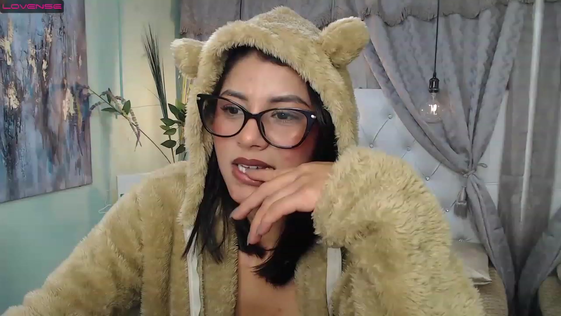 Gallery image thumbnail from Sara__Ruiz's myfreecams stream on, 03/28/2023, 15:36 image 19 of 20