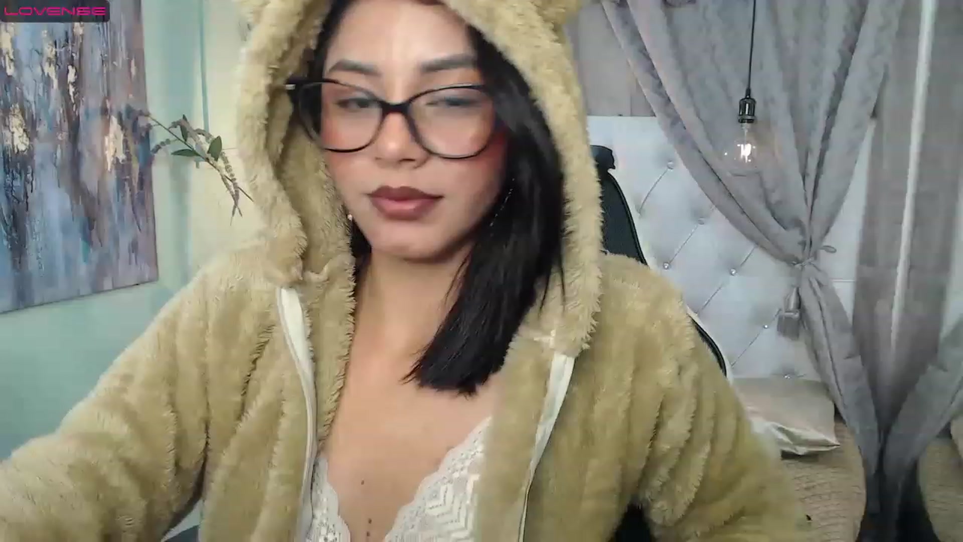 Gallery image thumbnail from Sara__Ruiz's myfreecams stream on, 03/28/2023, 15:36 image 14 of 20