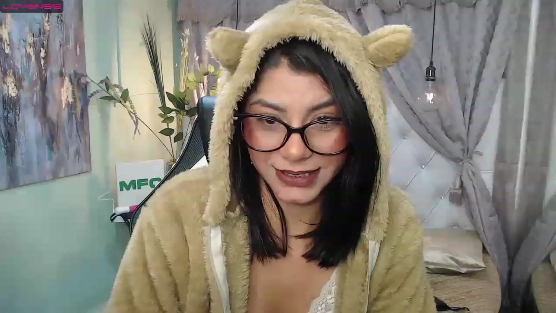 Gallery image thumbnail from Sara__Ruiz's myfreecams stream on, 03/28/2023, 15:36 image 7 of 20