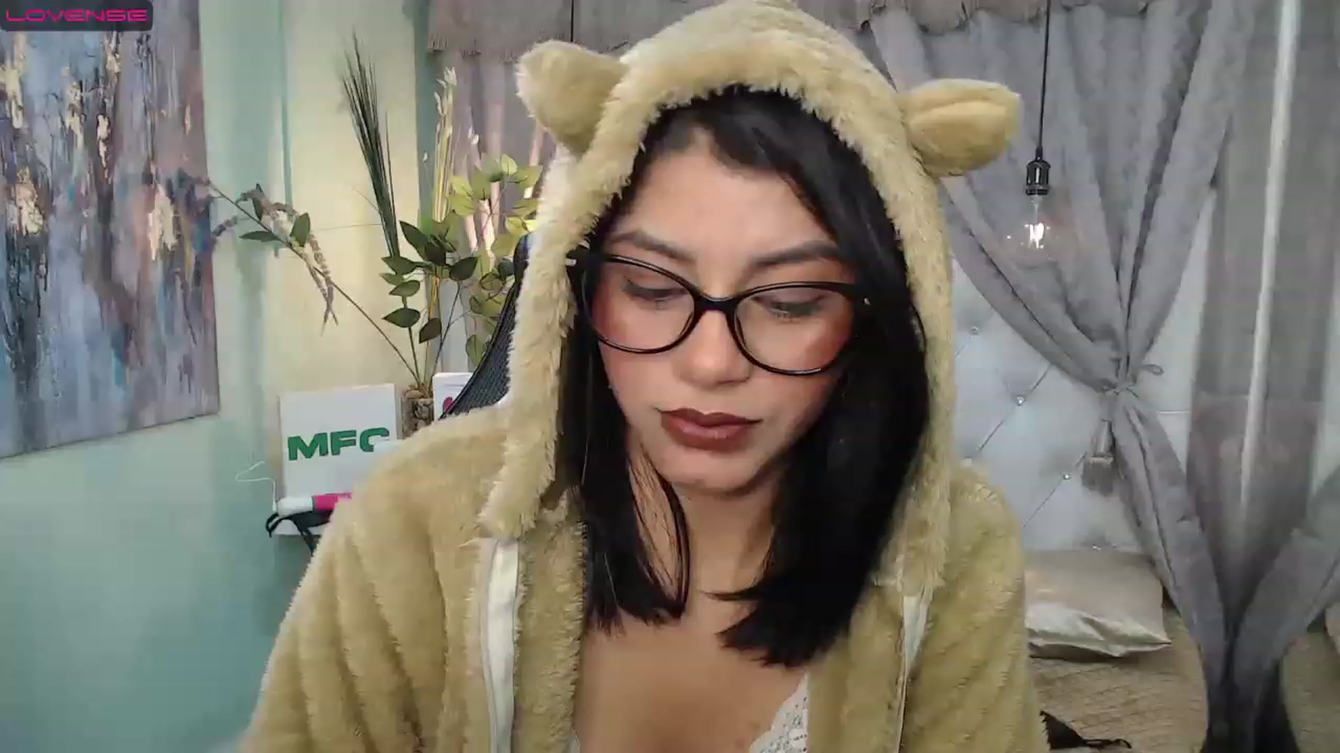 Gallery image thumbnail from Sara__Ruiz's myfreecams stream on, 03/28/2023, 15:36 image 8 of 20