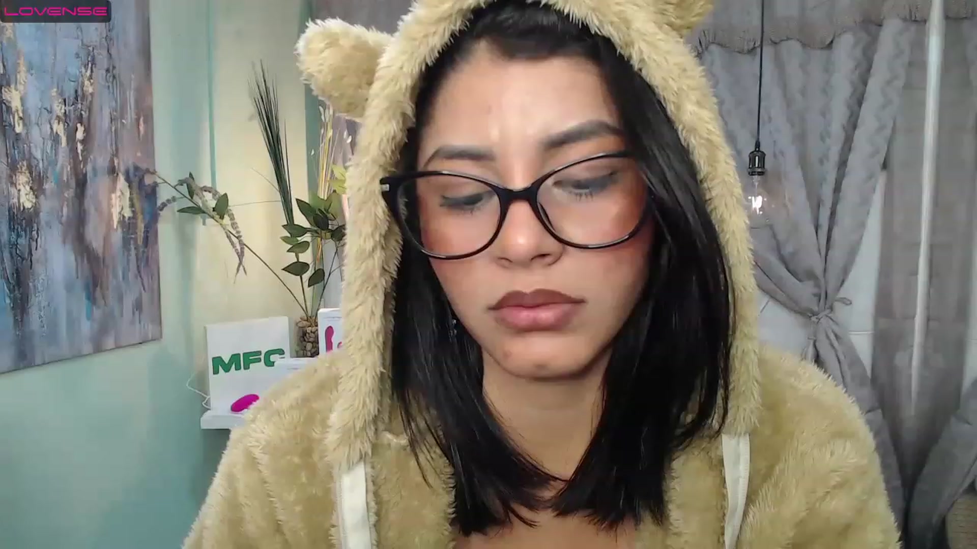 Gallery image thumbnail from Sara__Ruiz's myfreecams stream on, 03/28/2023, 17:03 image 10 of 20