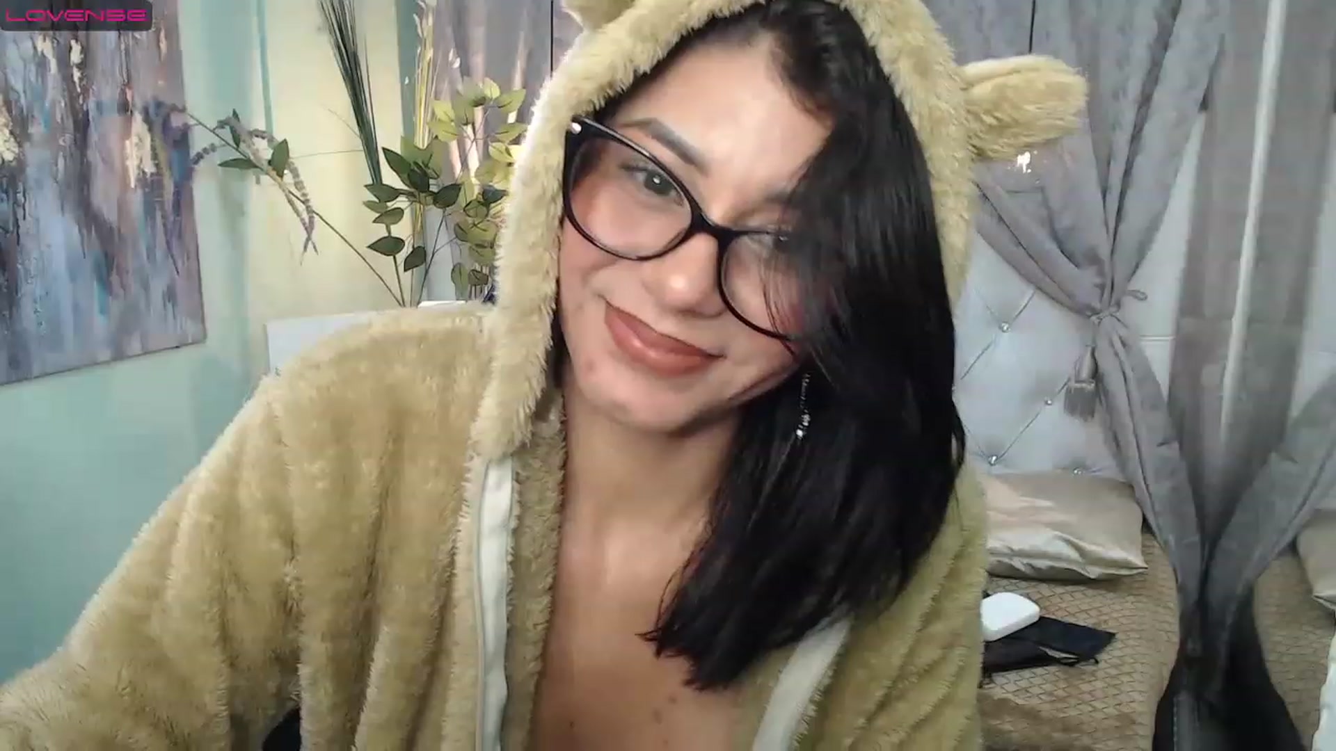 Gallery image thumbnail from Sara__Ruiz's myfreecams stream on, 03/28/2023, 17:03 image 15 of 20