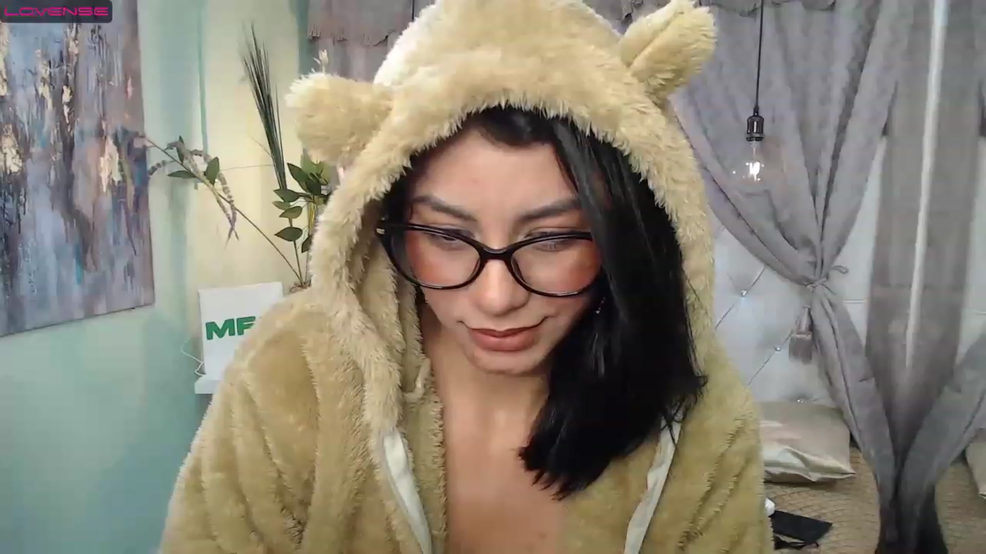 Gallery image thumbnail from Sara__Ruiz's myfreecams stream on, 03/28/2023, 17:03 image 17 of 20