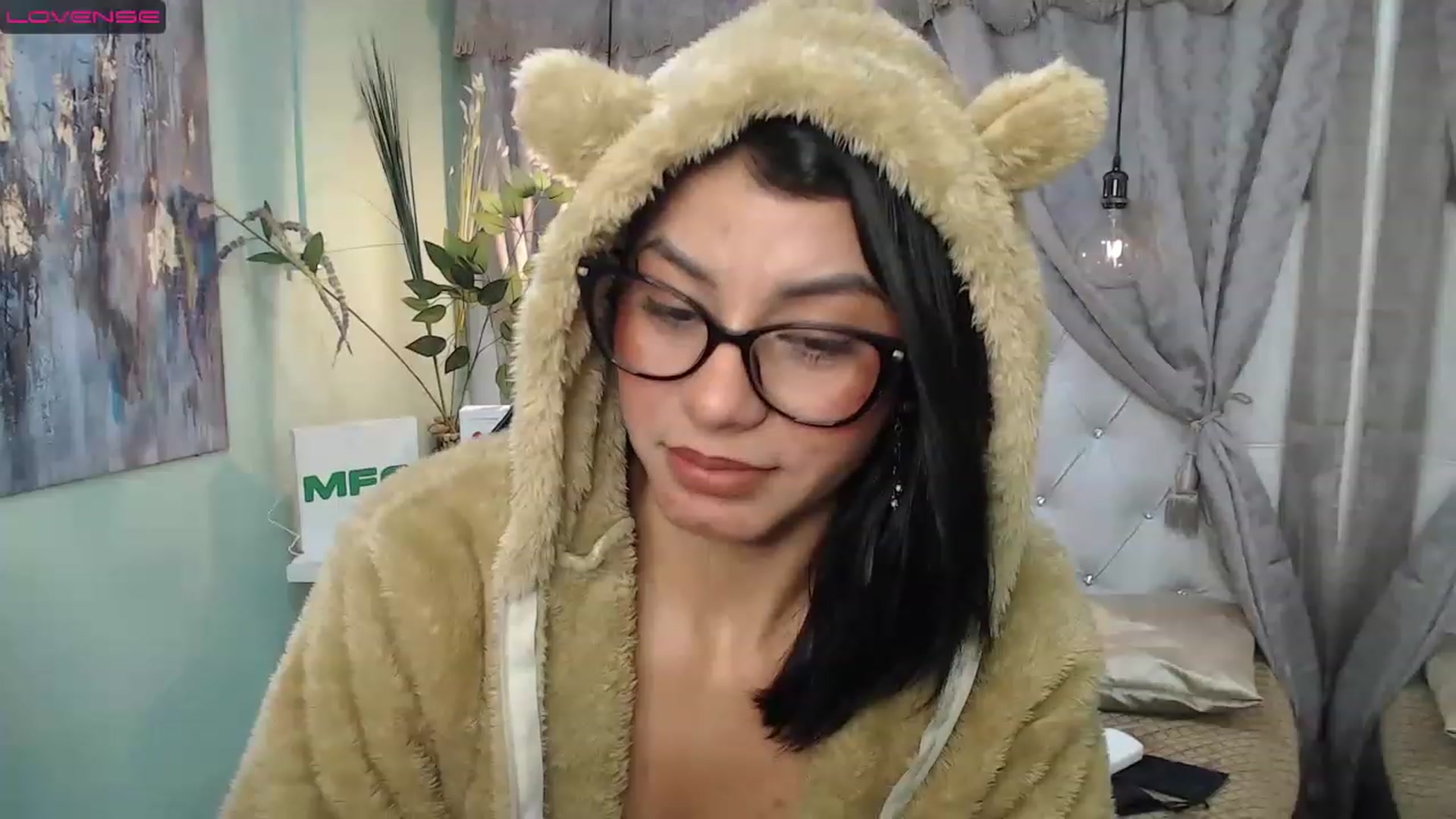 Gallery image thumbnail from Sara__Ruiz's myfreecams stream on, 03/28/2023, 17:03 image 18 of 20