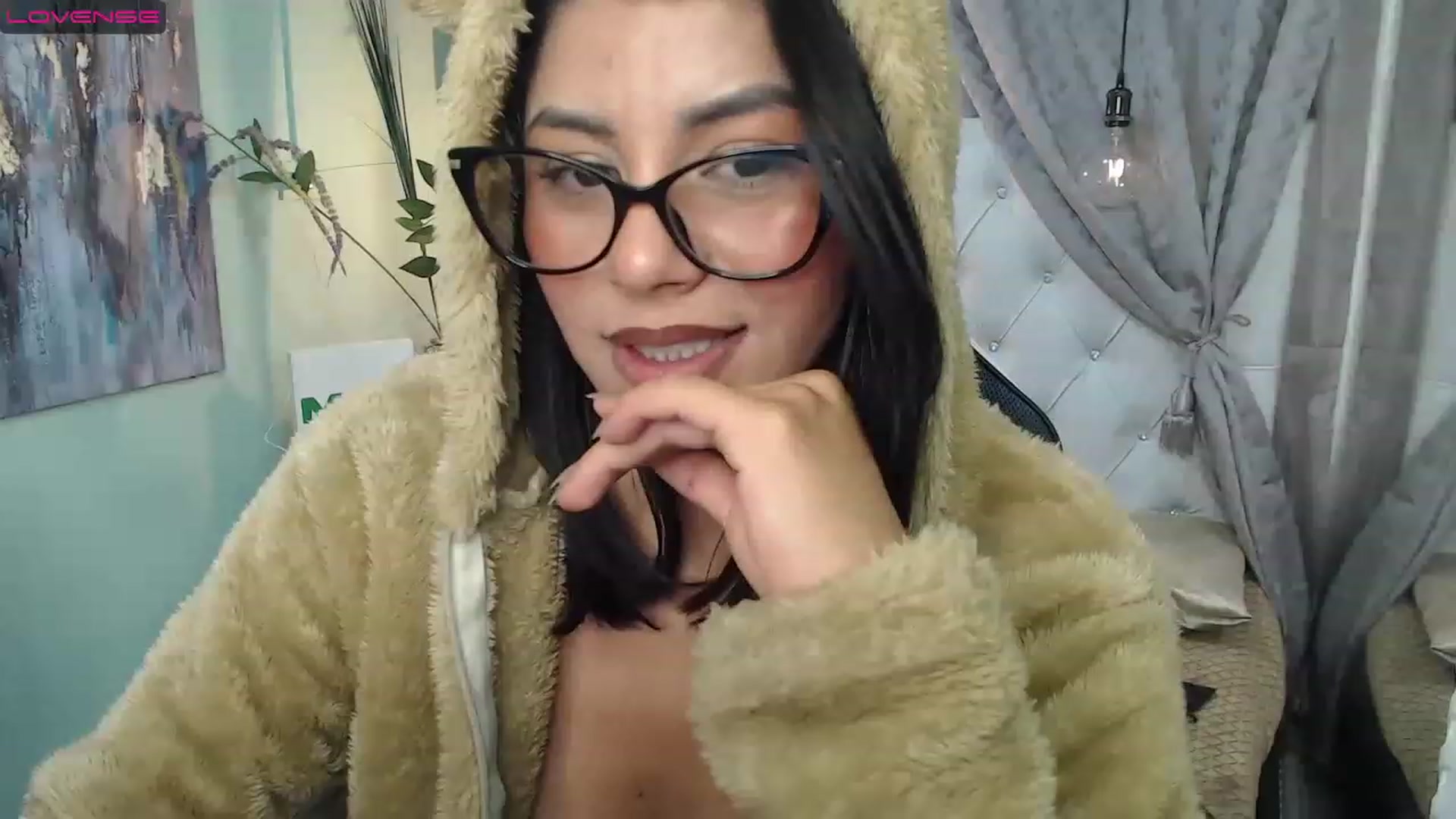 Gallery image thumbnail from Sara__Ruiz's myfreecams stream on, 03/28/2023, 17:03 image 12 of 20