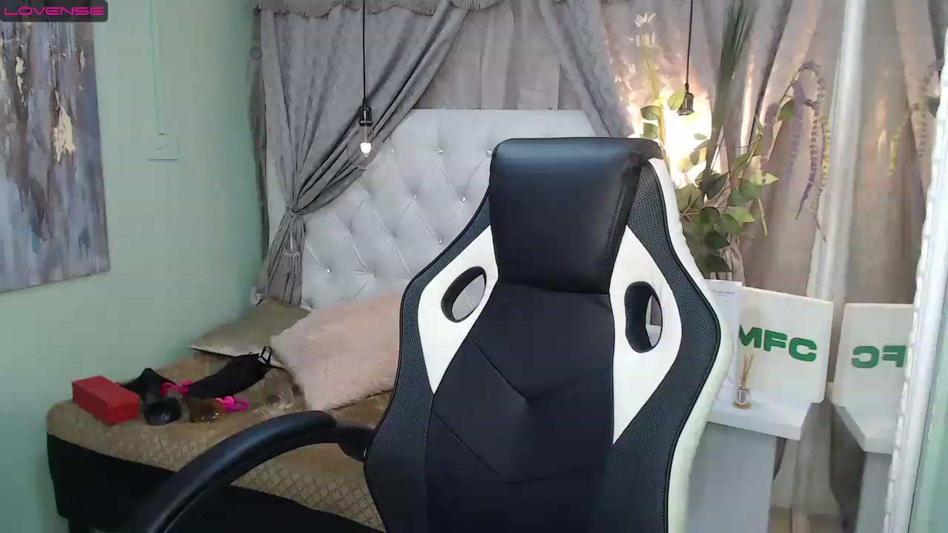 Gallery image thumbnail from Sara__Ruiz's myfreecams stream on, 03/30/2023, 15:19 image 17 of 20