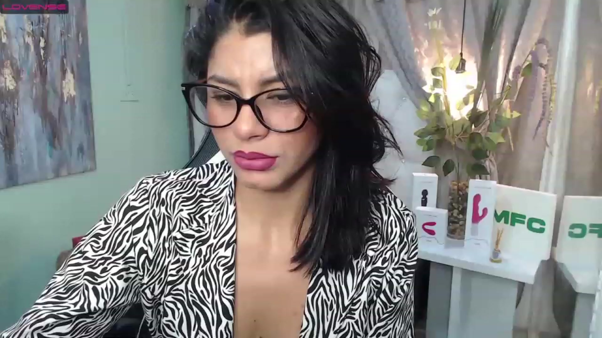 Gallery image thumbnail from Sara__Ruiz's myfreecams stream on, 03/30/2023, 15:19 image 12 of 20