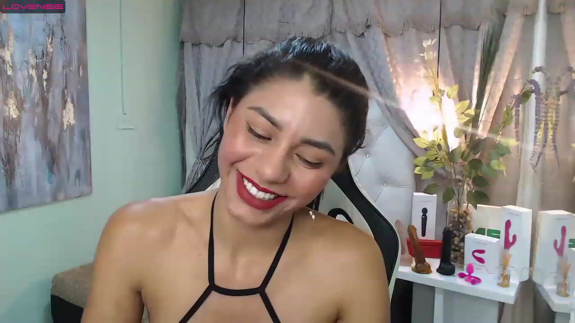 Gallery image thumbnail from Sara__Ruiz's myfreecams stream on, 04/01/2023, 16:00 image 20 of 20