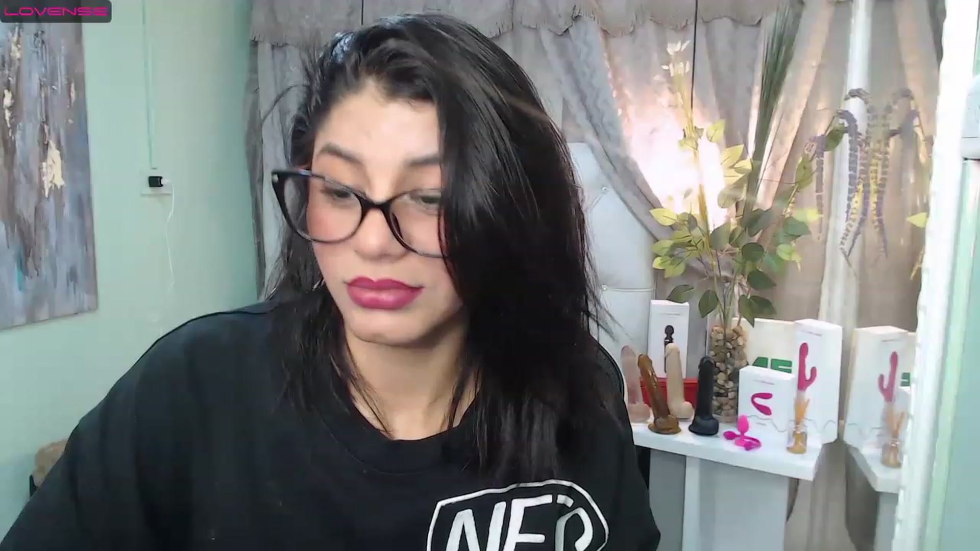 Gallery image thumbnail from Sara__Ruiz's myfreecams stream on, 04/02/2023, 12:48 image 4 of 20