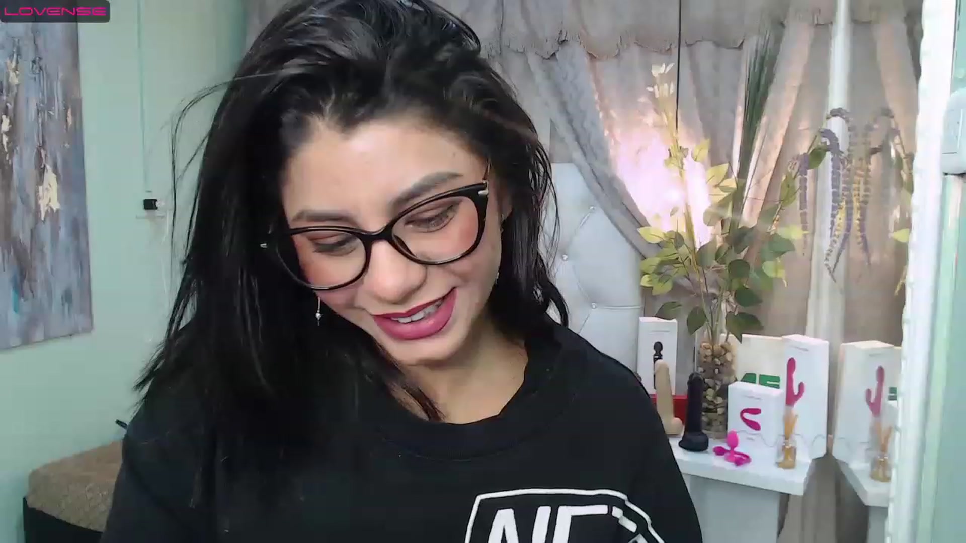Gallery image thumbnail from Sara__Ruiz's myfreecams stream on, 04/02/2023, 12:48 image 17 of 20