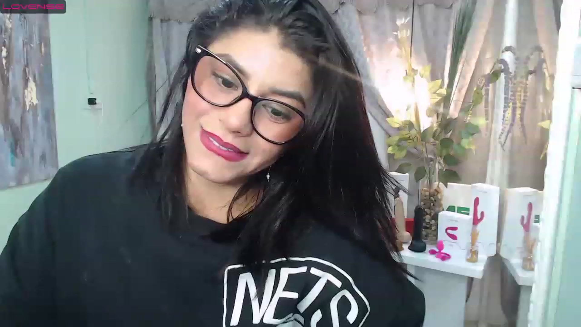Gallery image thumbnail from Sara__Ruiz's myfreecams stream on, 04/02/2023, 12:48 image 14 of 20