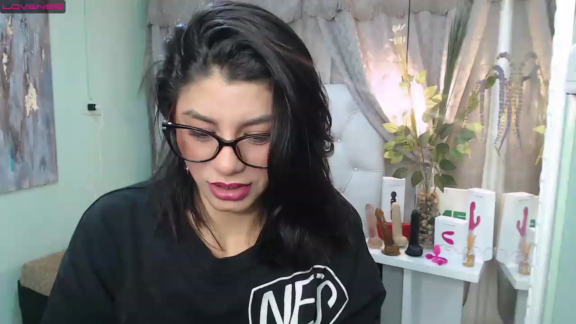 Gallery image thumbnail from Sara__Ruiz's myfreecams stream on, 04/02/2023, 12:48 image 7 of 20