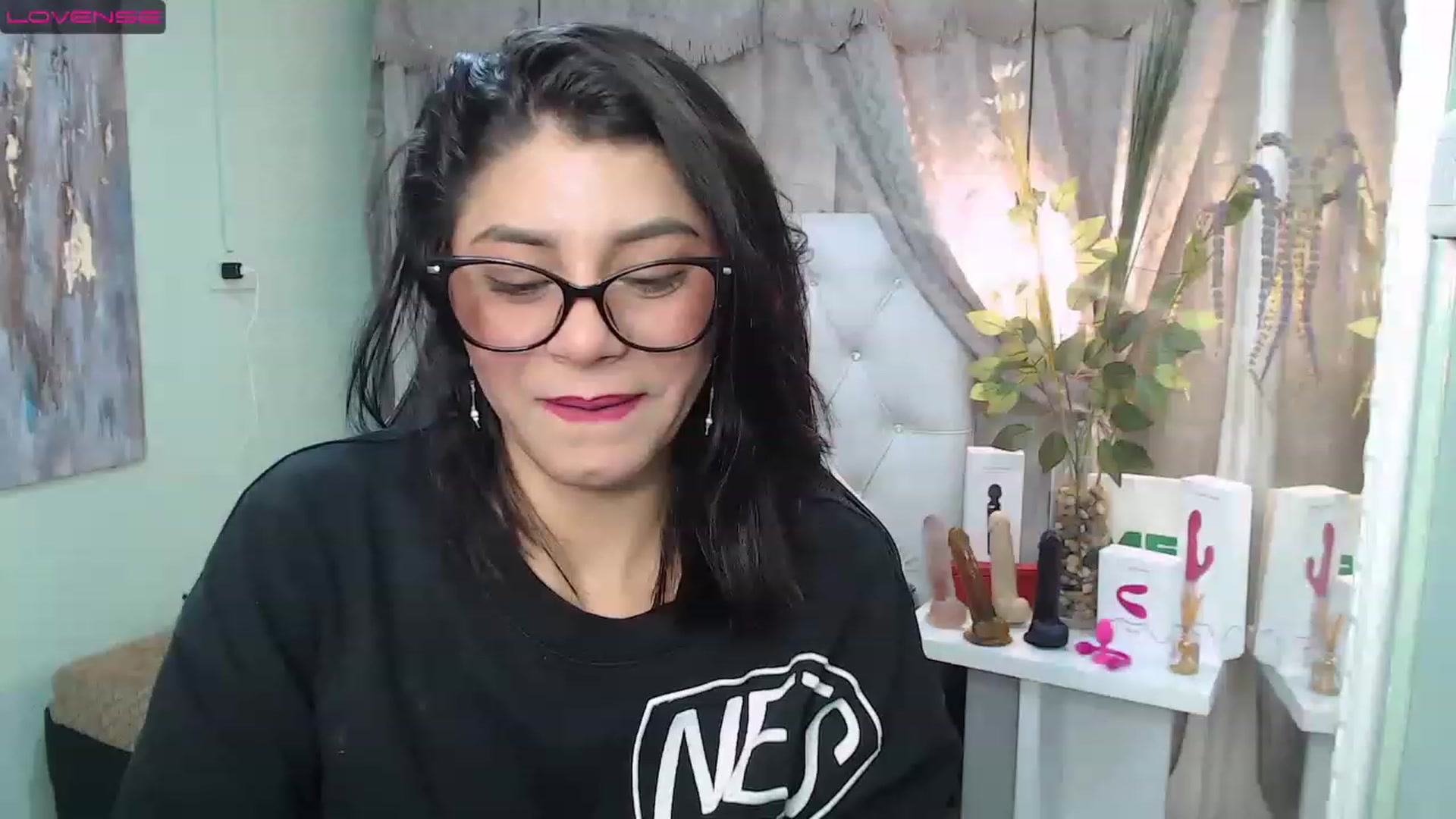 Gallery image thumbnail from Sara__Ruiz's myfreecams stream on, 04/02/2023, 12:48 image 5 of 20