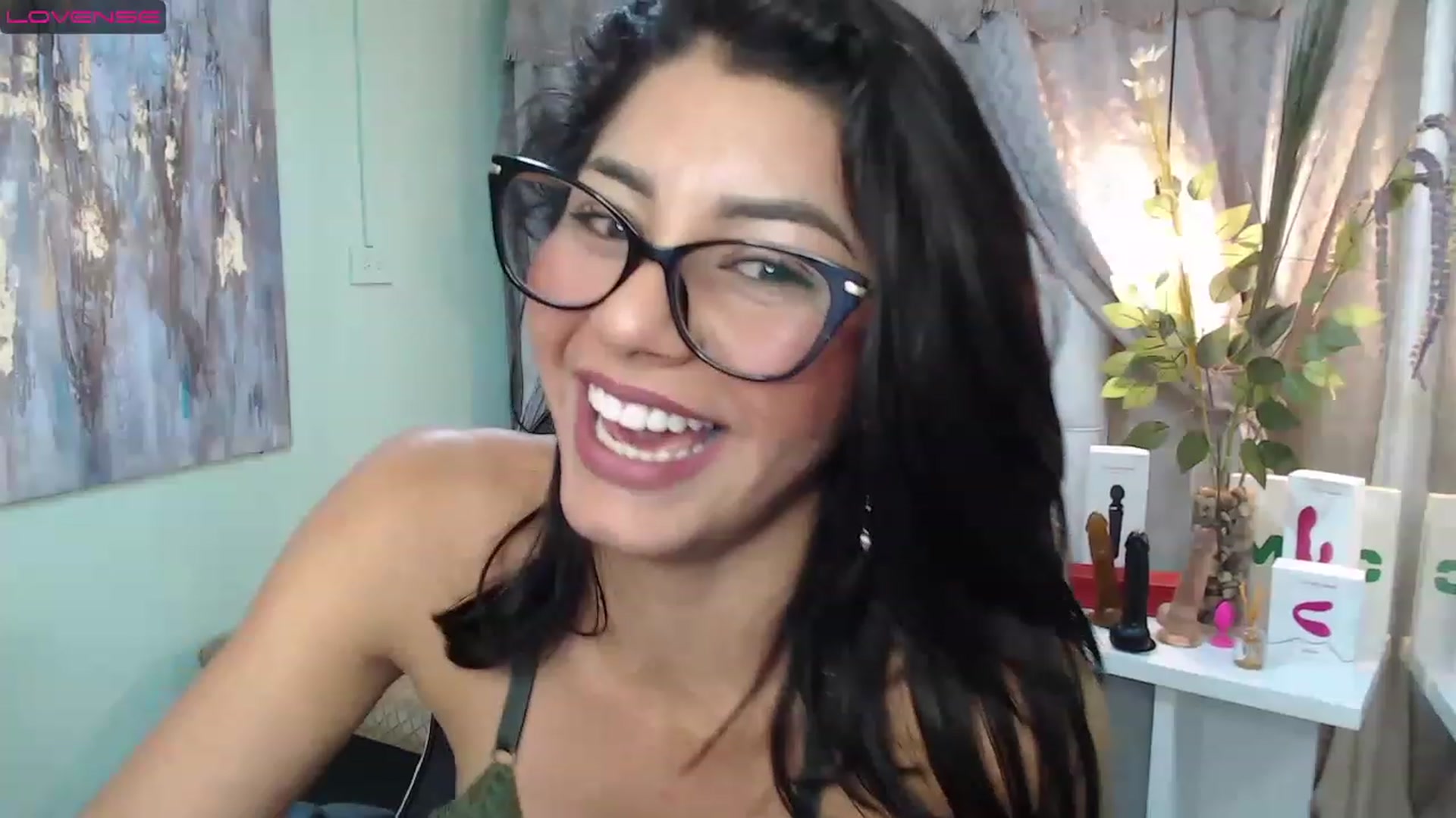 Gallery image thumbnail from Sara__Ruiz's myfreecams stream on, 04/10/2023, 15:22 image 7 of 20