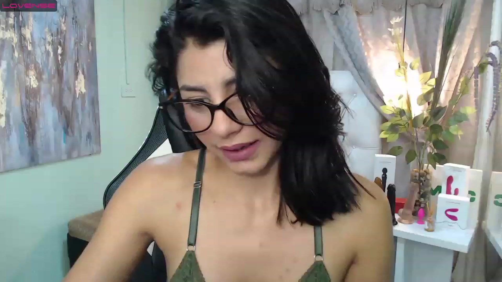 Gallery image thumbnail from Sara__Ruiz's myfreecams stream on, 04/10/2023, 16:56 image 14 of 20