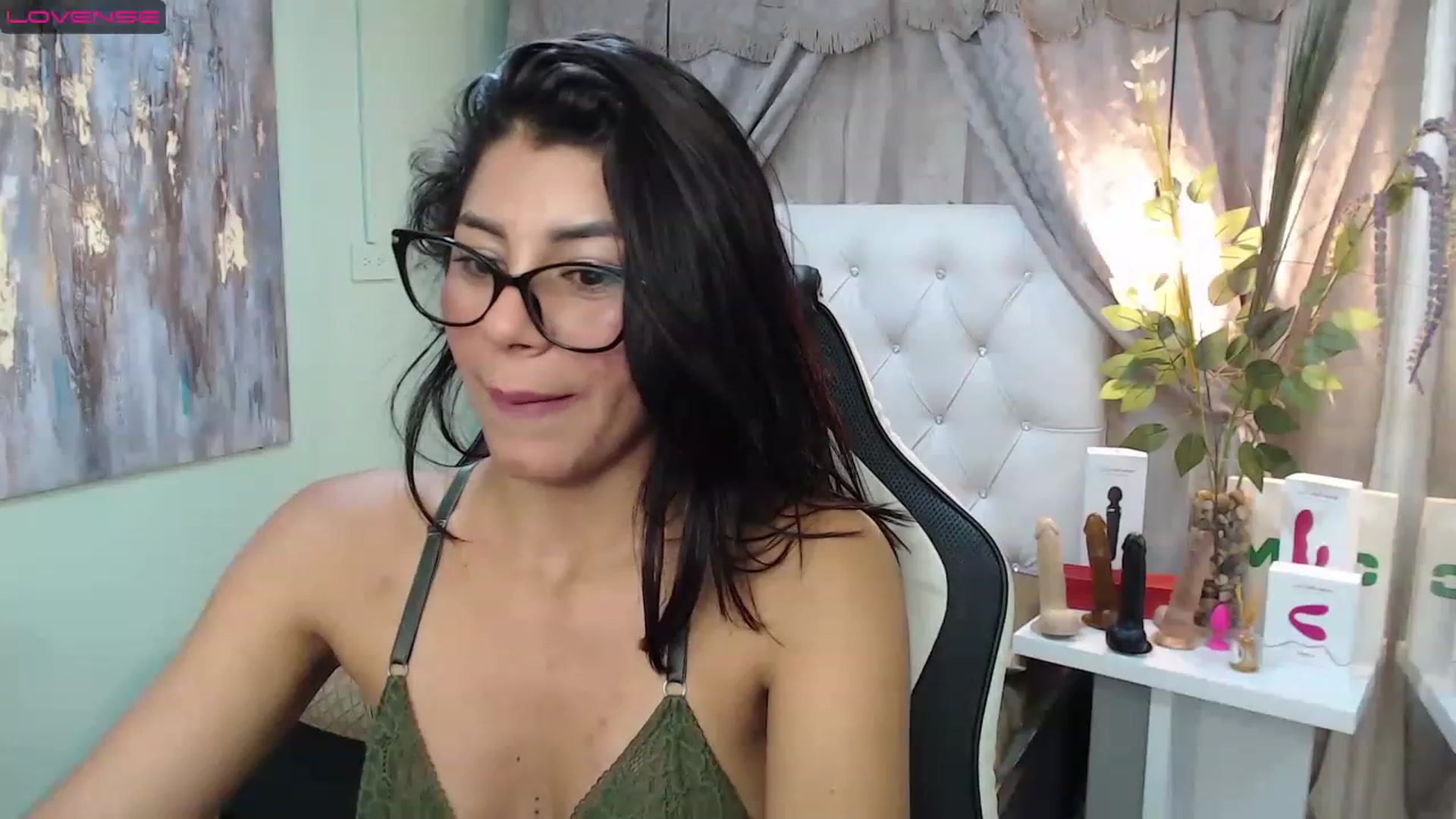 Gallery image thumbnail from Sara__Ruiz's myfreecams stream on, 04/10/2023, 16:56 image 17 of 20