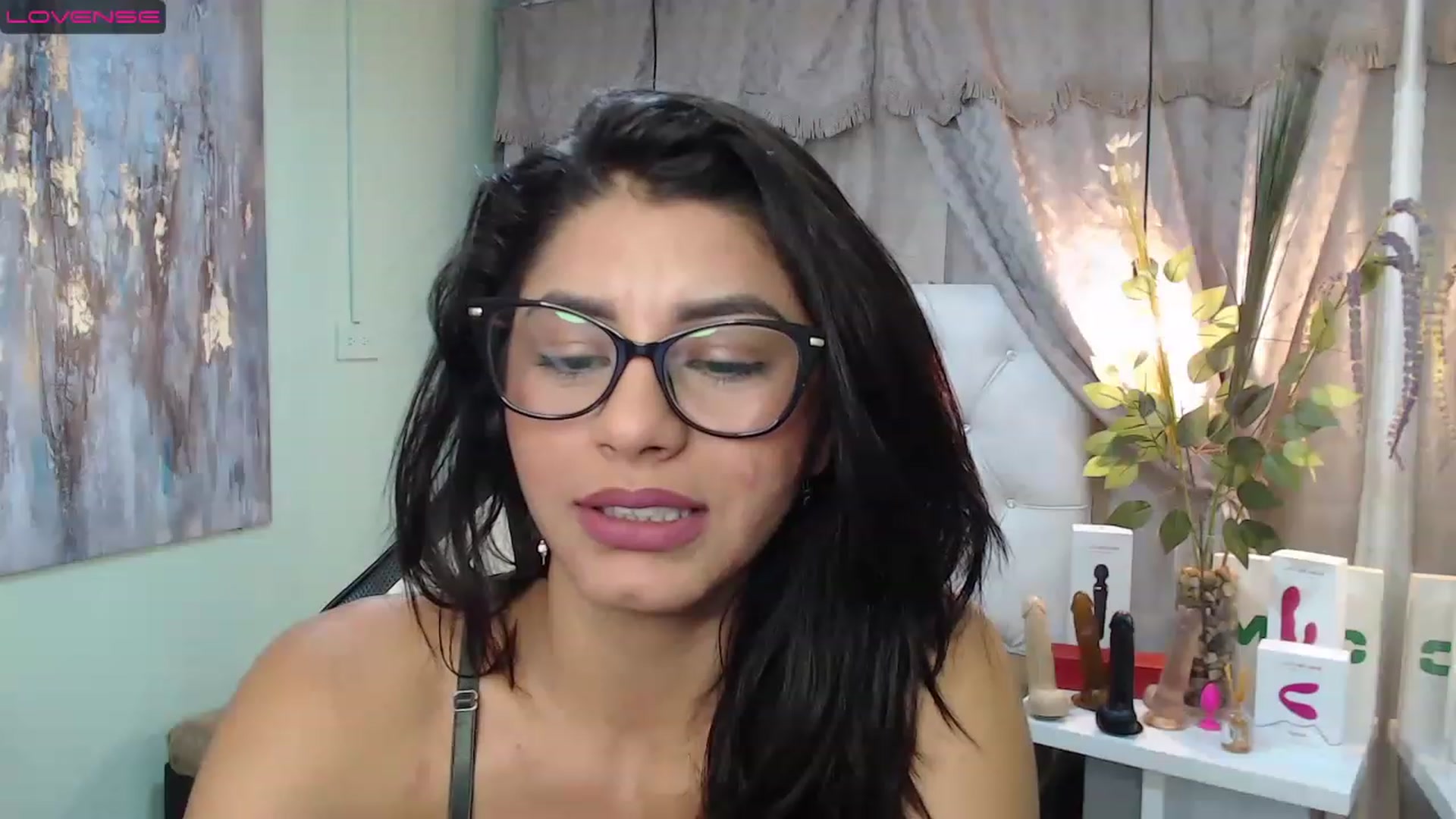 Gallery image thumbnail from Sara__Ruiz's myfreecams stream on, 04/10/2023, 16:56 image 3 of 20