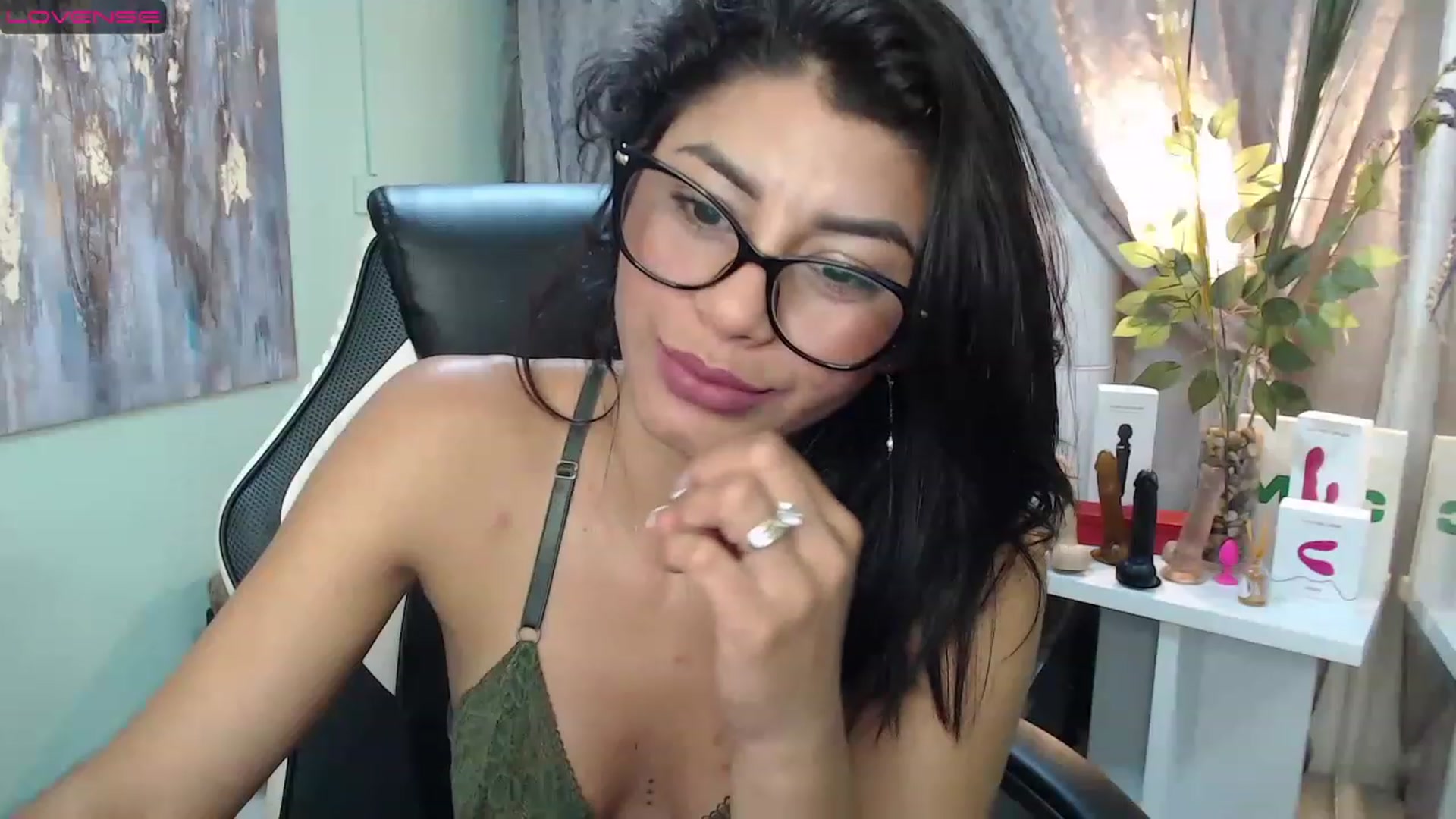 Gallery image thumbnail from Sara__Ruiz's myfreecams stream on, 04/10/2023, 16:56 image 20 of 20