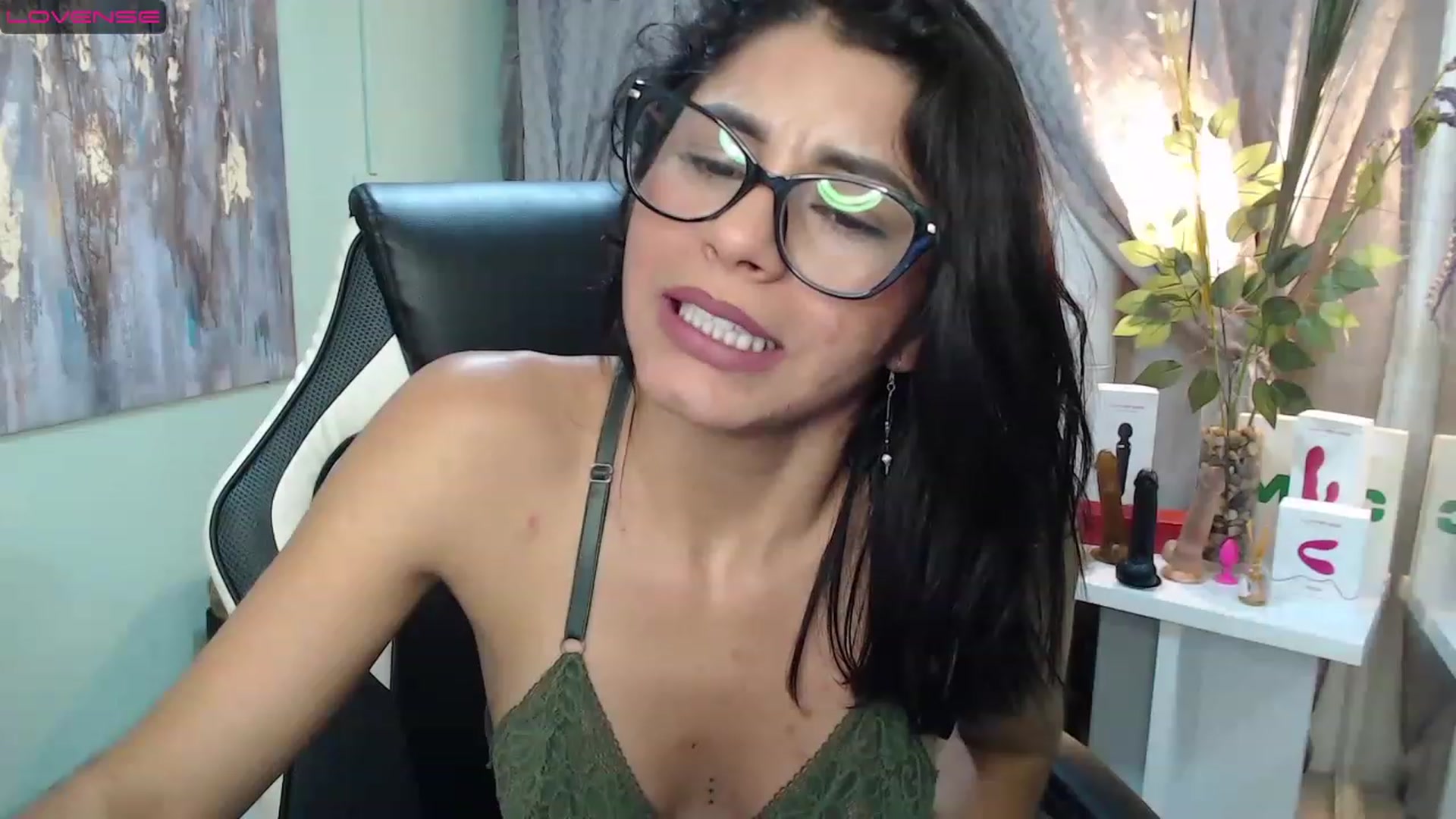 Gallery image thumbnail from Sara__Ruiz's myfreecams stream on, 04/10/2023, 16:56 image 19 of 20