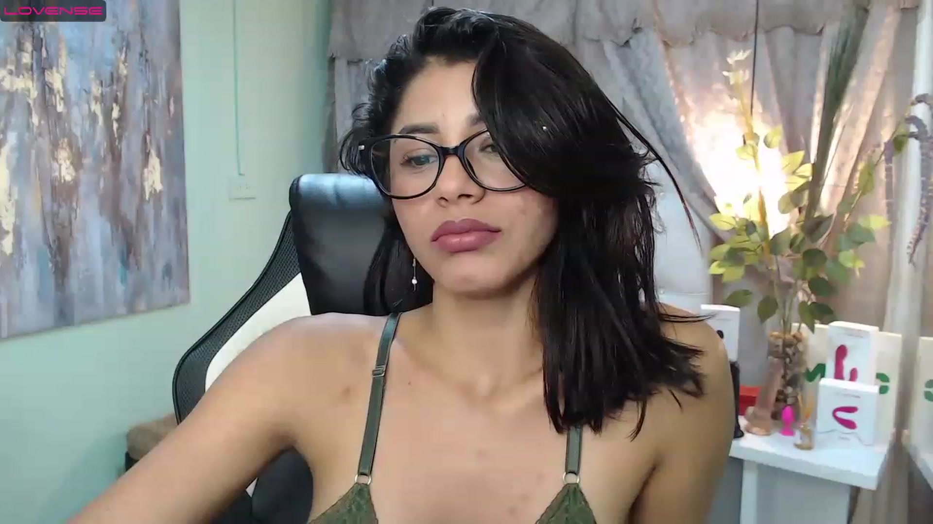 Gallery image thumbnail from Sara__Ruiz's myfreecams stream on, 04/10/2023, 18:12 image 12 of 20