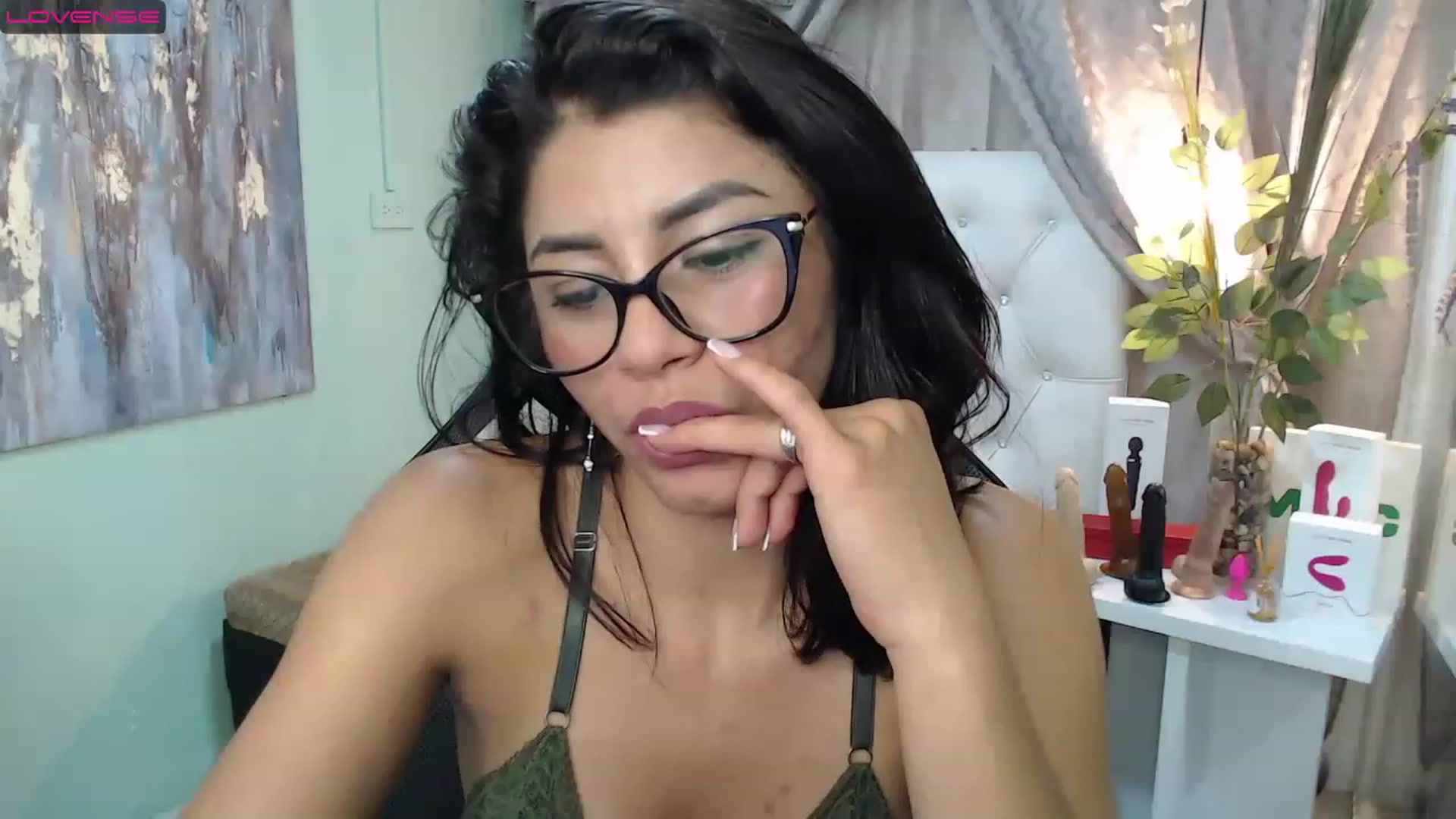 Gallery image thumbnail from Sara__Ruiz's myfreecams stream on, 04/10/2023, 18:12 image 6 of 20