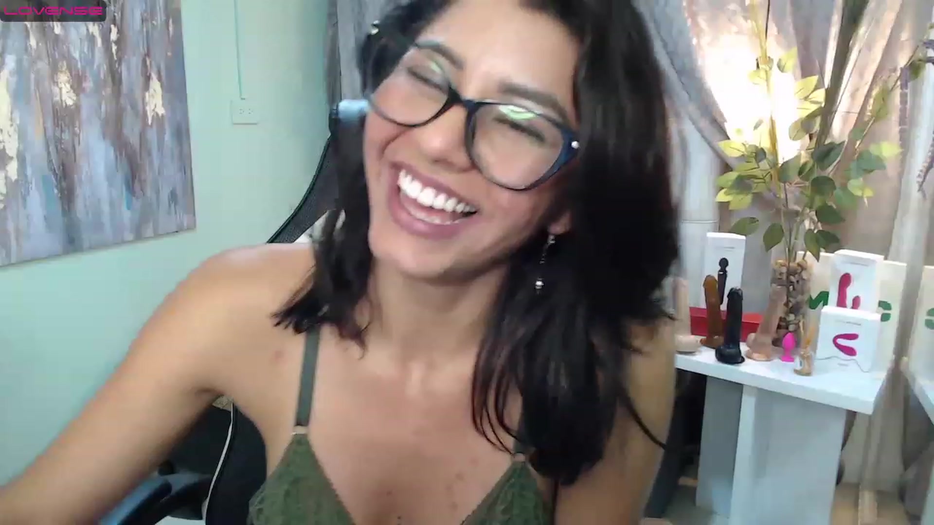 Gallery image thumbnail from Sara__Ruiz's myfreecams stream on, 04/10/2023, 18:12 image 15 of 20