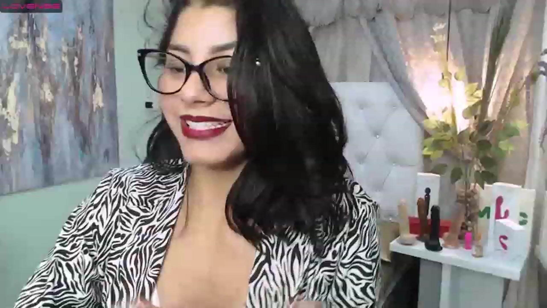 Gallery image thumbnail from Sara__Ruiz's myfreecams stream on, 04/11/2023, 15:11 image 16 of 20
