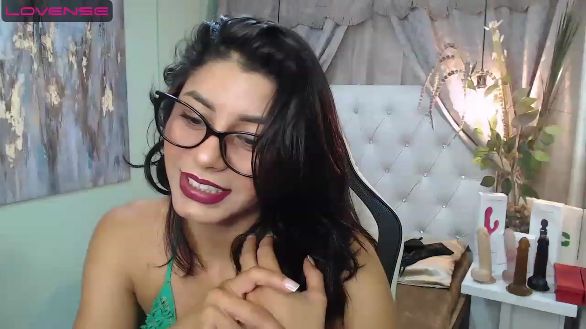 Gallery image thumbnail from Sara__Ruiz's myfreecams stream on, 04/12/2023, 14:34 image 15 of 20