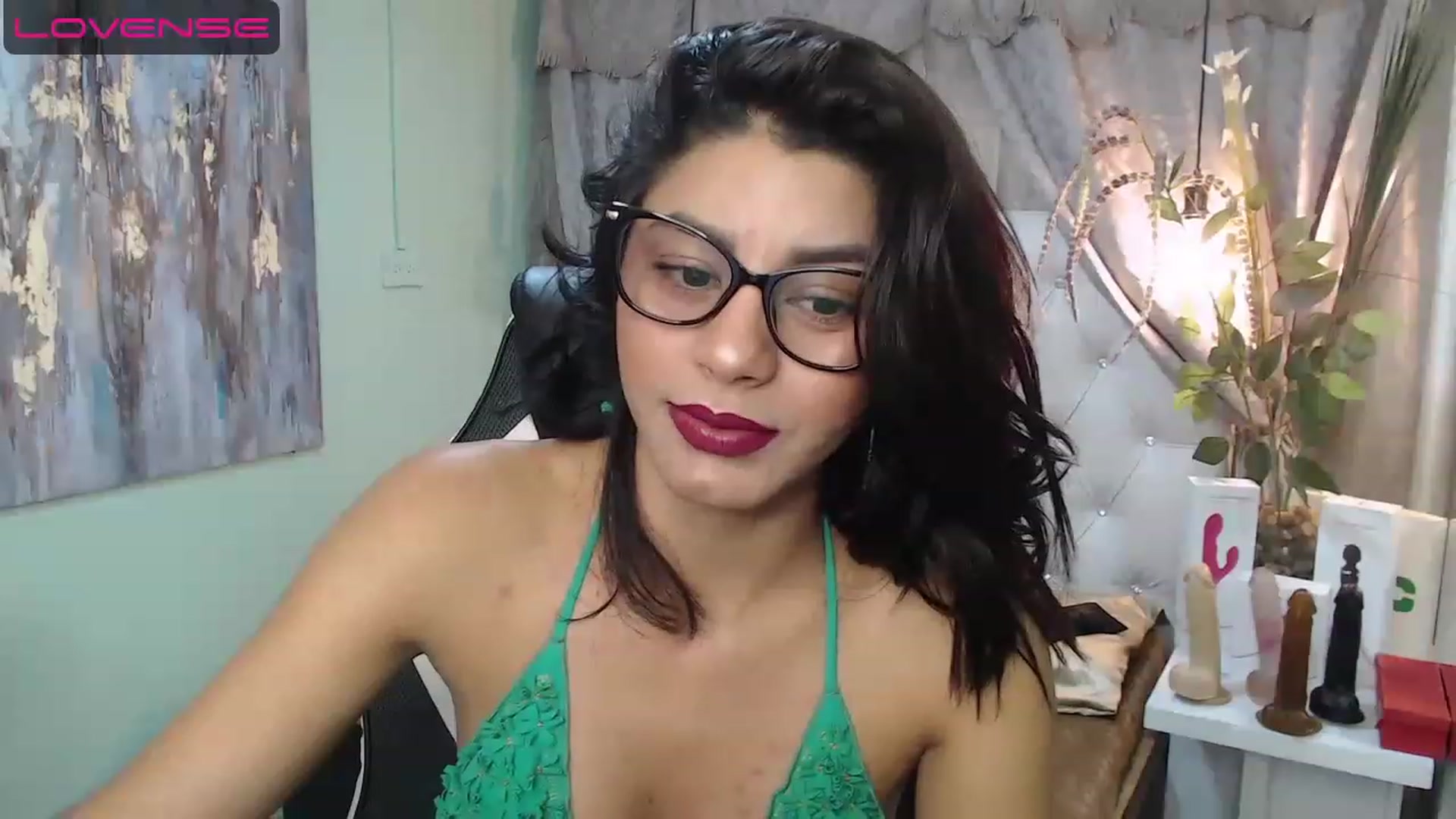 Gallery image thumbnail from Sara__Ruiz's myfreecams stream on, 04/12/2023, 14:34 image 16 of 20