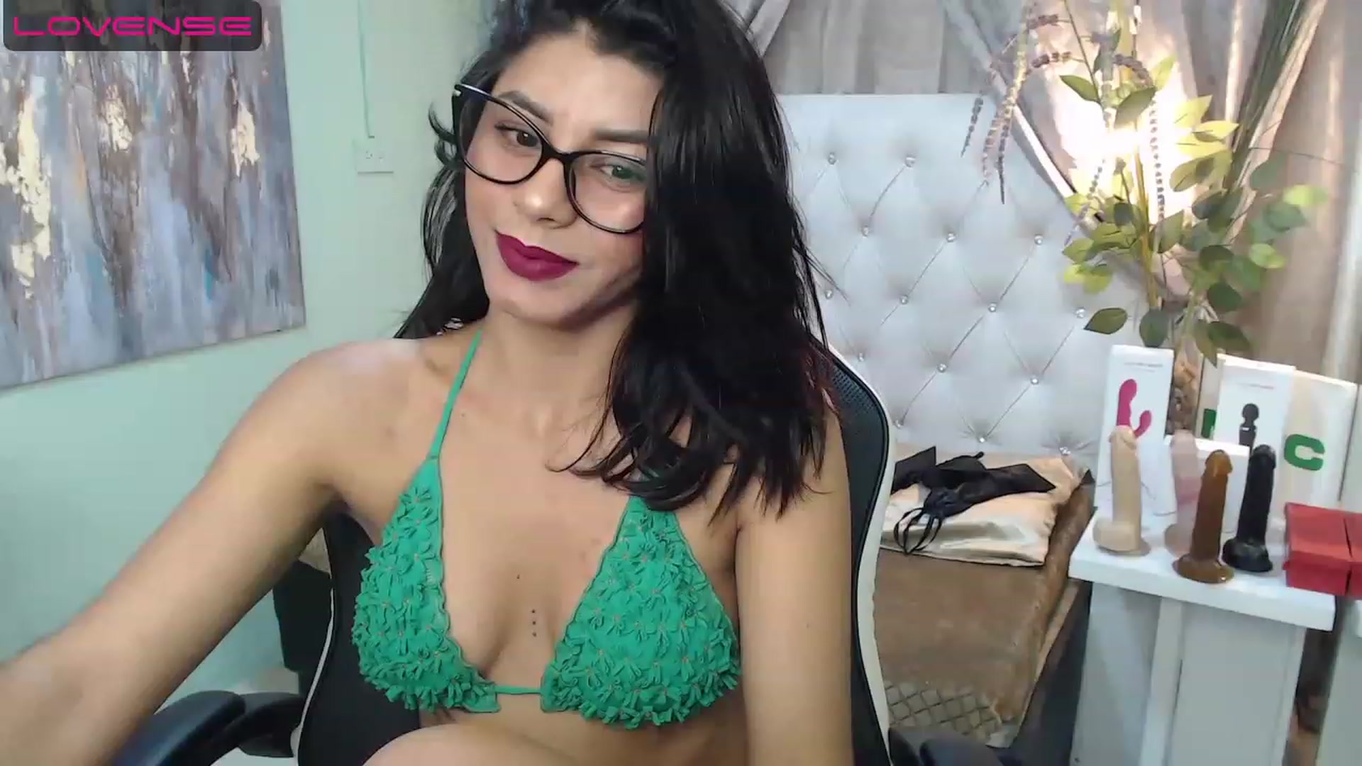 Gallery image thumbnail from Sara__Ruiz's myfreecams stream on, 04/12/2023, 15:39 image 12 of 20