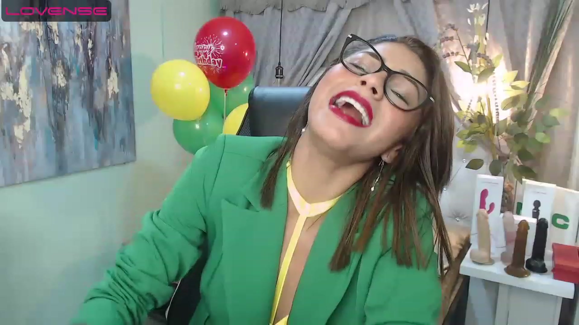 Gallery image thumbnail from Sara__Ruiz's myfreecams stream on, 04/14/2023, 15:24 image 10 of 20