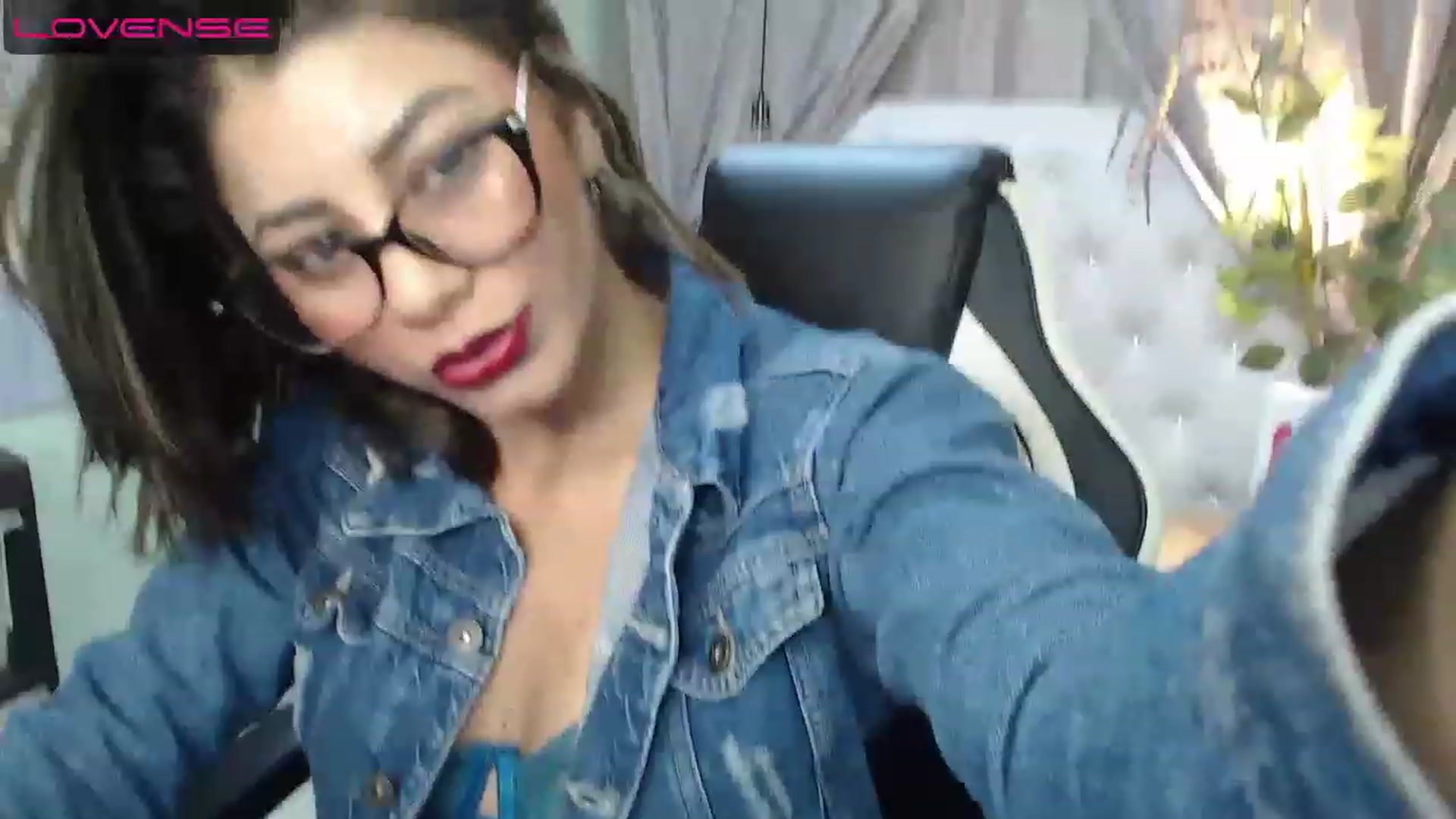 Gallery image thumbnail from Sara__Ruiz's myfreecams stream on, 04/17/2023, 15:25 image 16 of 20