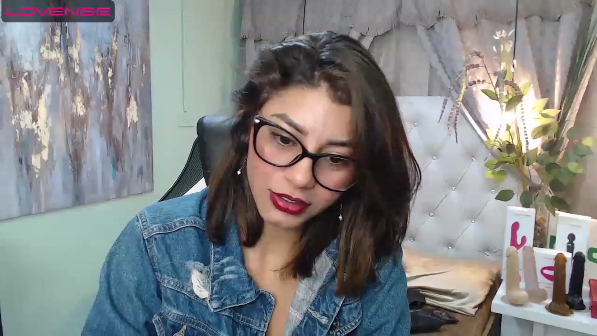 Gallery image thumbnail from Sara__Ruiz's myfreecams stream on, 04/17/2023, 17:00 image 9 of 20