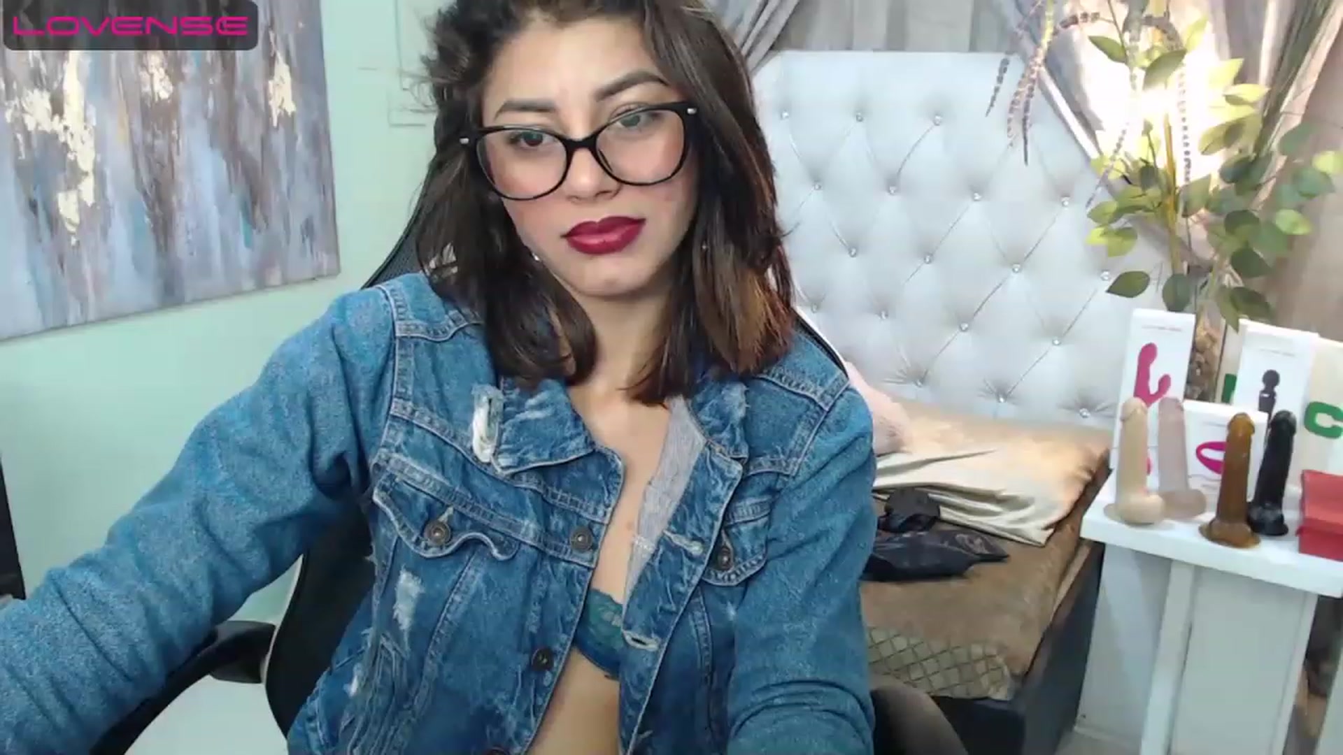 Gallery image thumbnail from Sara__Ruiz's myfreecams stream on, 04/17/2023, 17:00 image 4 of 20