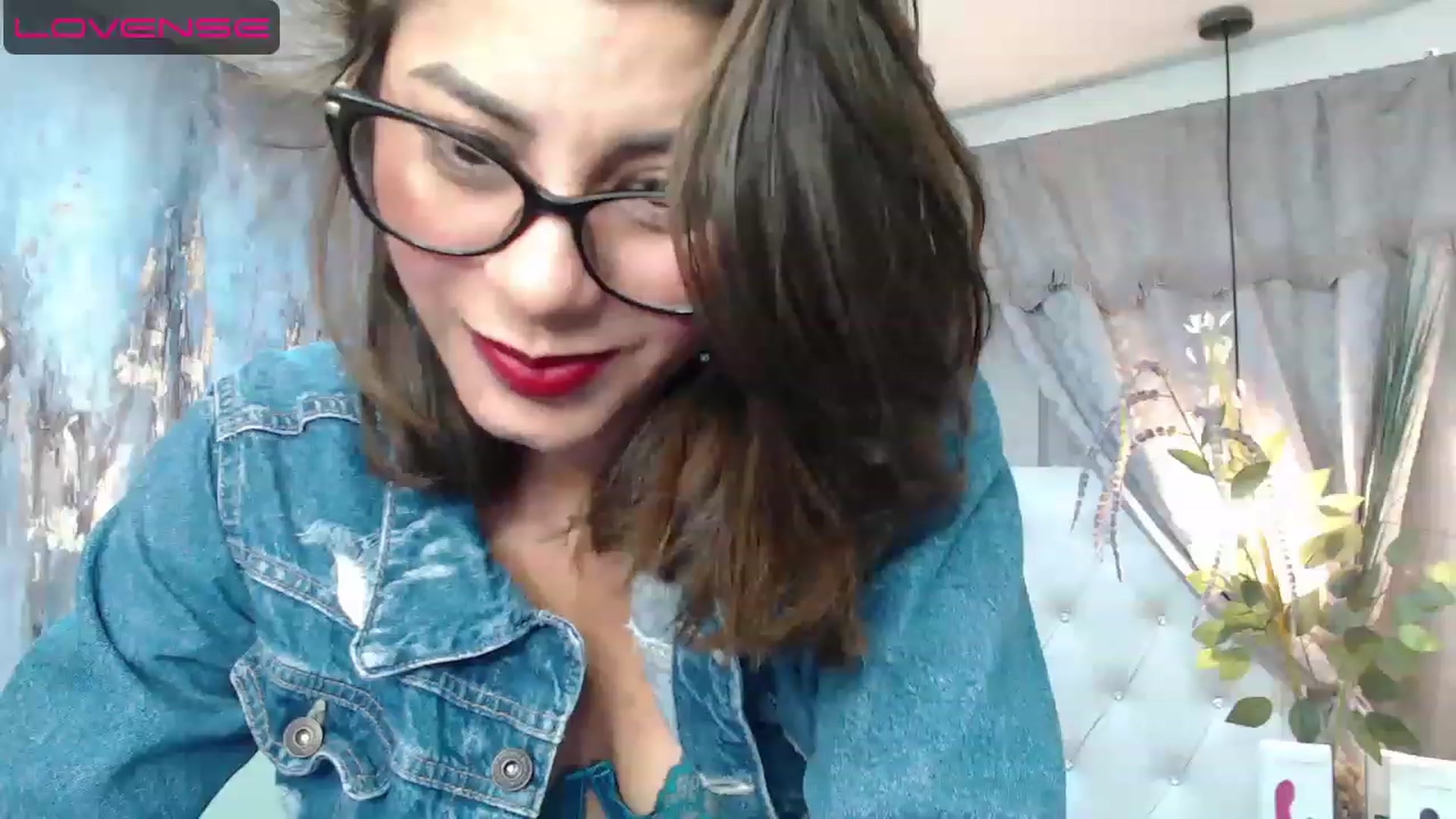 Gallery image thumbnail from Sara__Ruiz's myfreecams stream on, 04/17/2023, 17:00 image 17 of 20