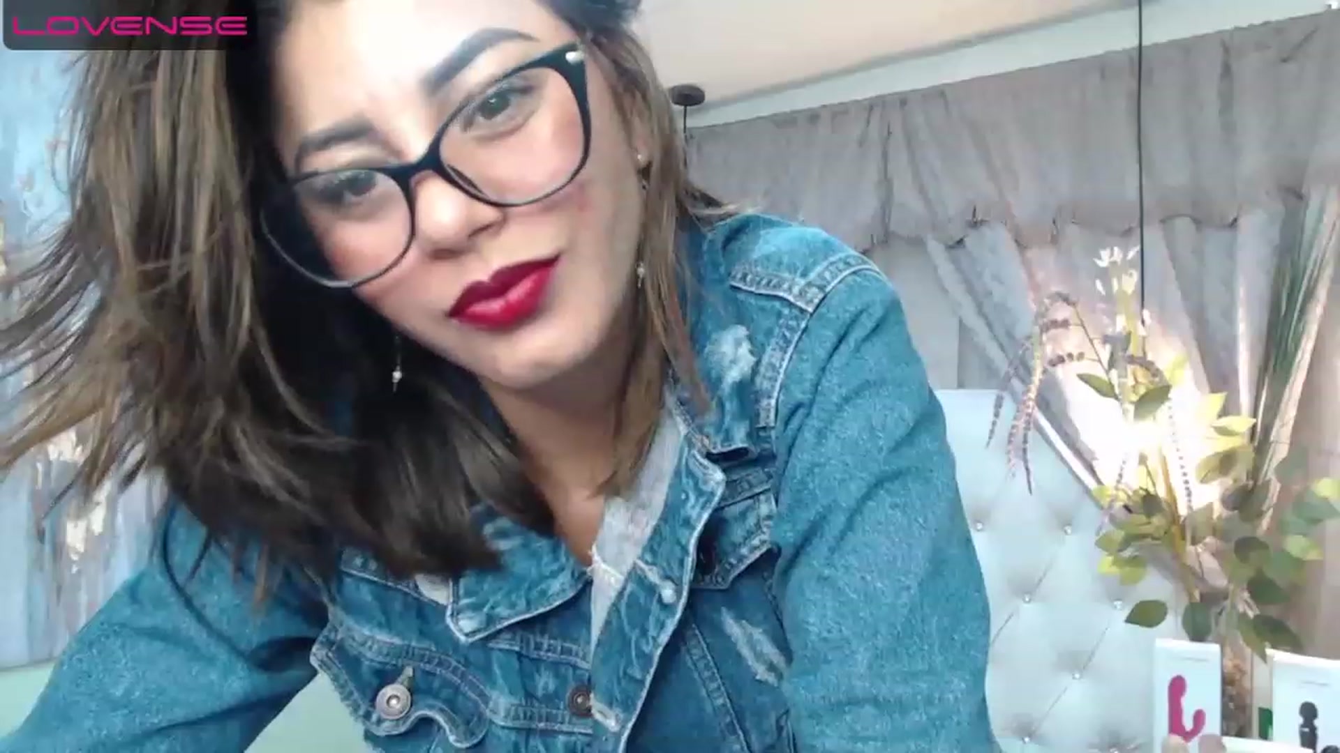 Gallery image thumbnail from Sara__Ruiz's myfreecams stream on, 04/17/2023, 17:00 image 18 of 20