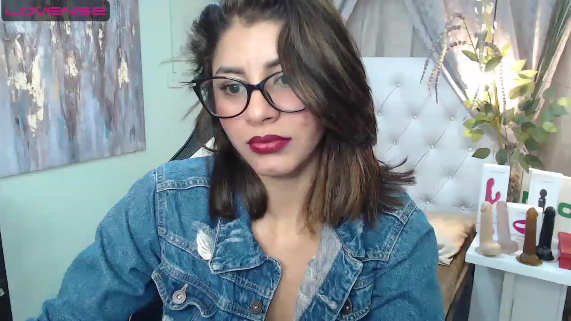 Gallery image thumbnail from Sara__Ruiz's myfreecams stream on, 04/17/2023, 17:00 image 12 of 20
